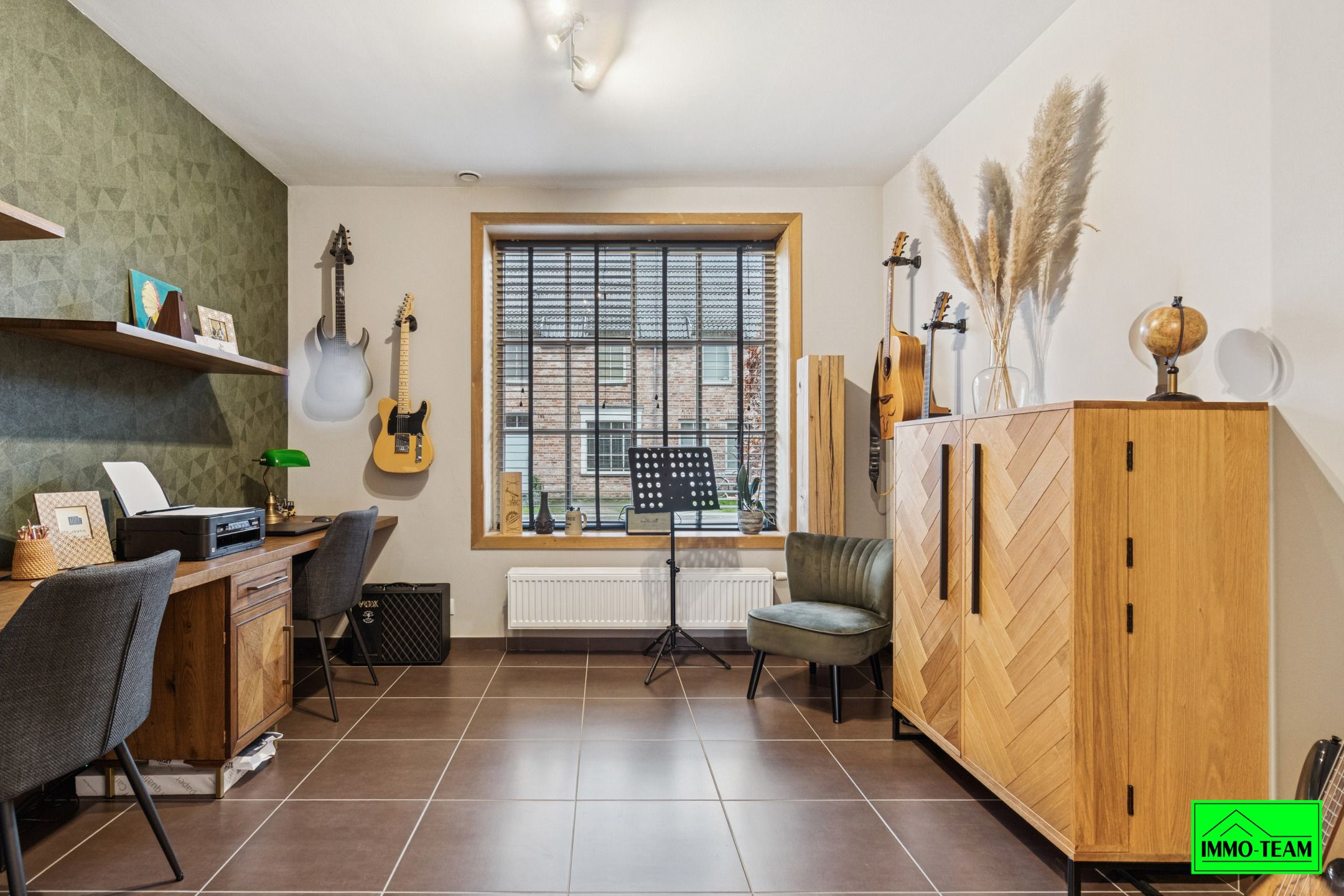 Gezellige  2-gevelwoning met 3 slks, tuin en garage foto 8