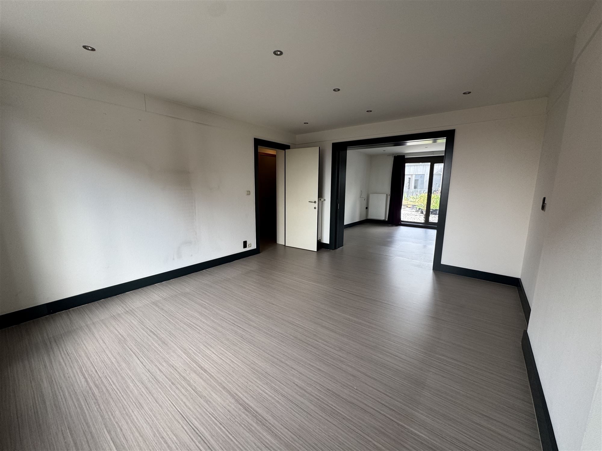 PERFECT ONDERHOUDEN RUIM APPARTEMENT (138M²) MET 3 SLAAPKAMERS EN 2 TERRASSEN TE BERINGEN foto 6