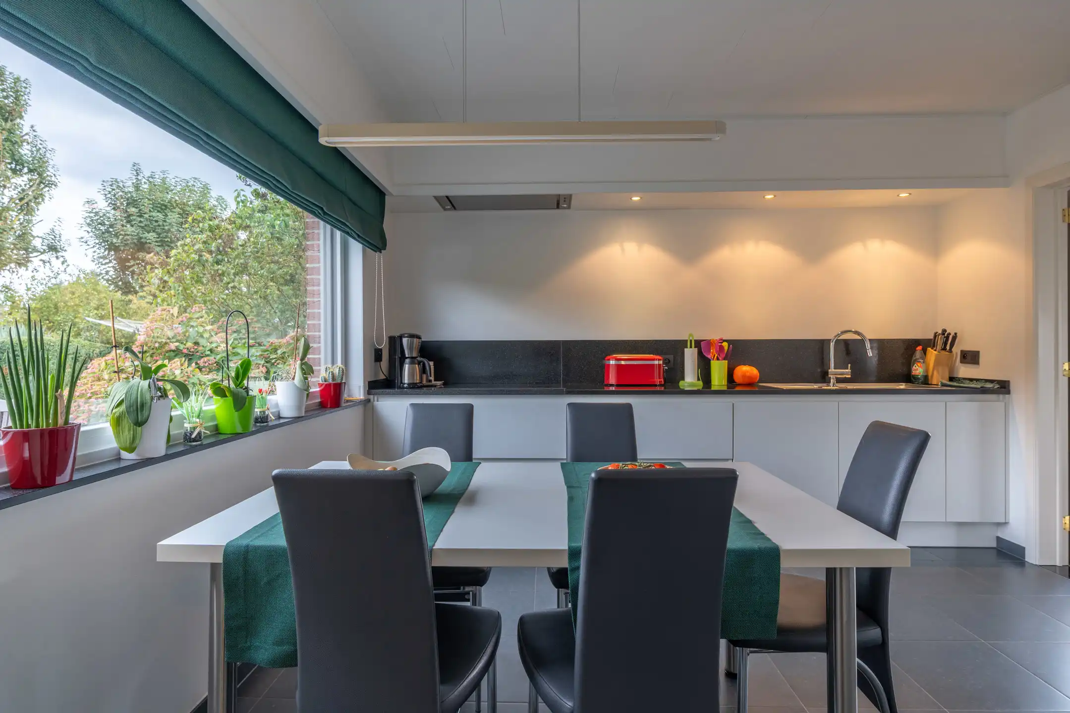 Gunstig gel. instapklare woning op mooi perceel van 1.000 m² foto 9