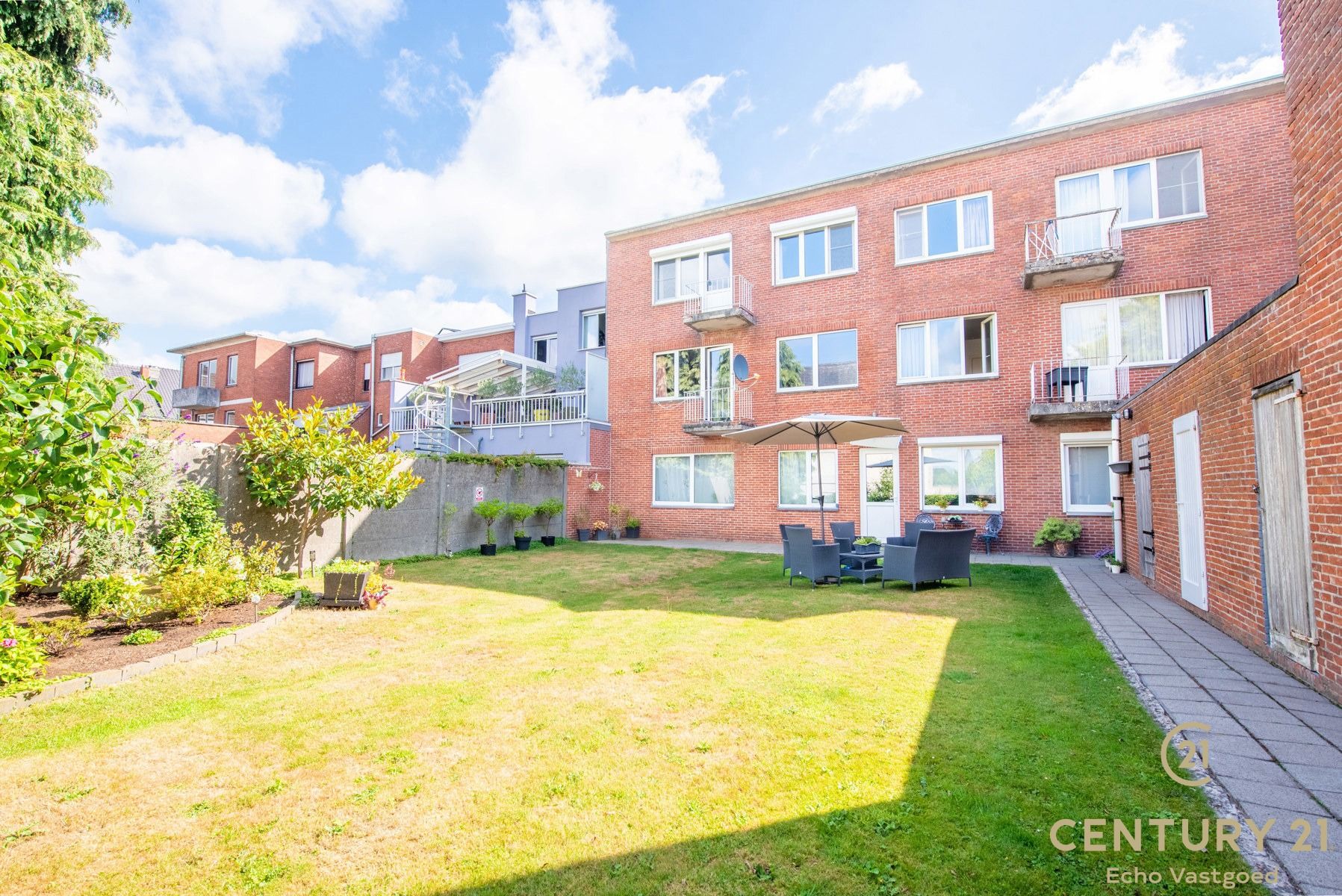 Rustig gelegen 2 slaapkamer appartement met gem. tuin foto 10