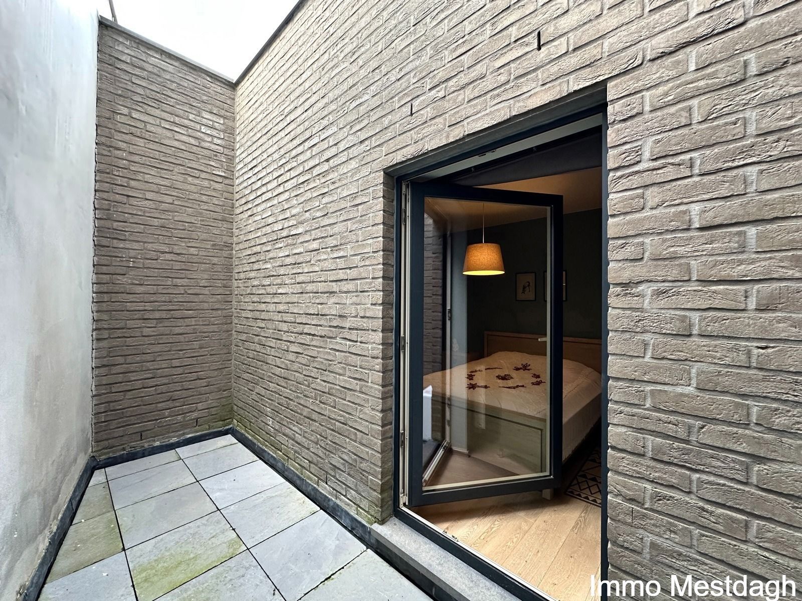 Ruim gelijkvloers appartement met tuin en autostaanplaats. foto 27