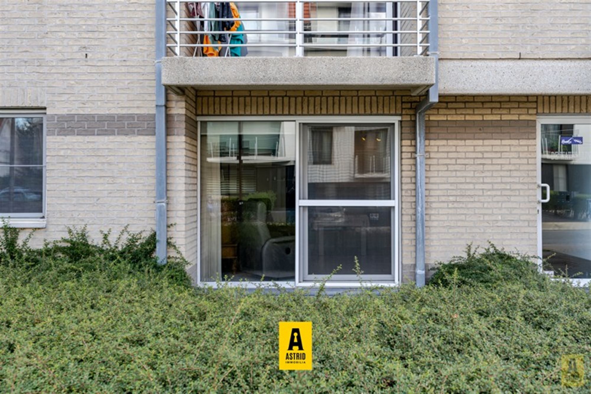 Gezellig gelijkvloers appartement met zonnig terras vlak aan zee én centraal! foto 2