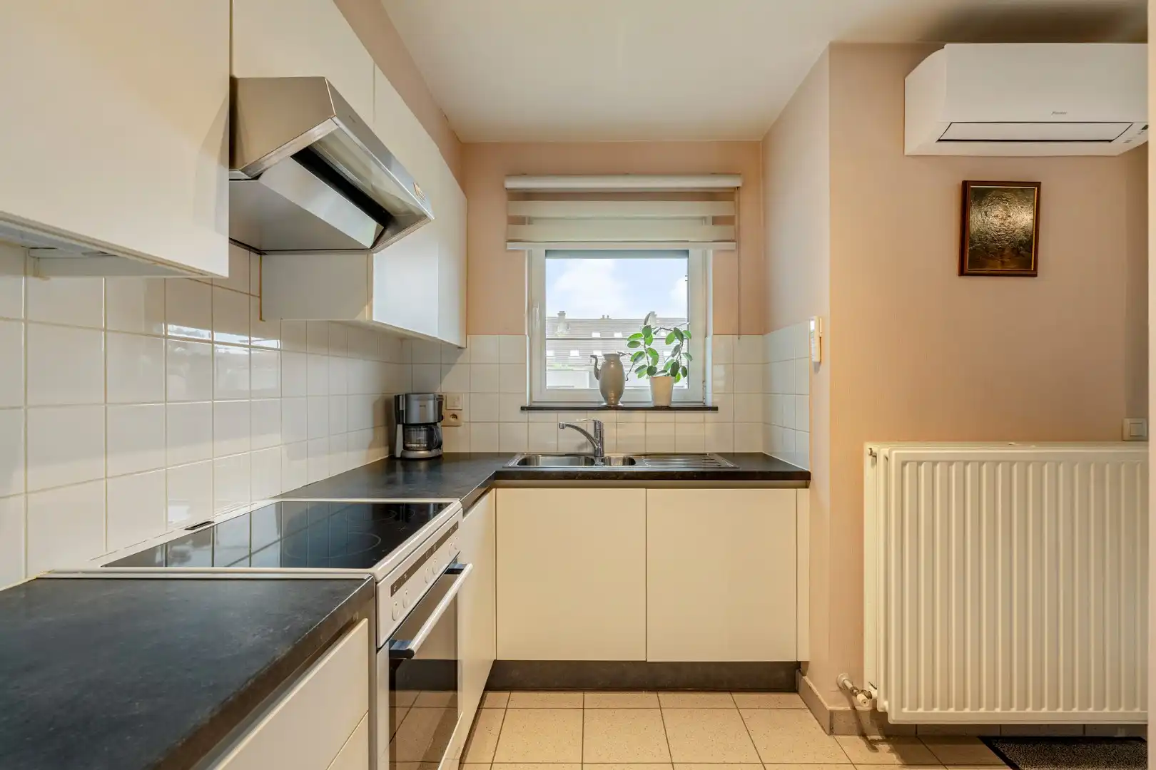 Comfortabel appartement met 1 slaapkamer, terras en autostandplaats nabij het centrum van Maaseik! foto 13