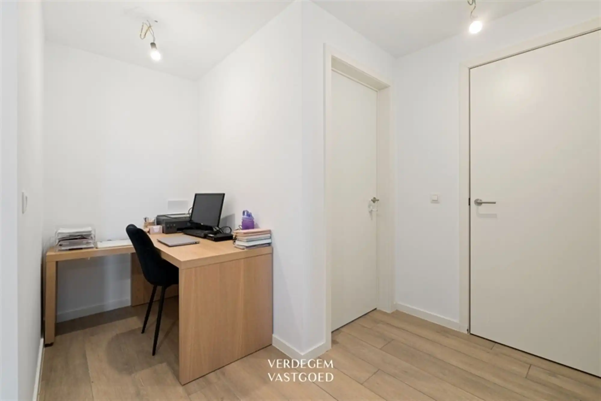 Verrassend ruime woning met 3 slaapkamers, autostaanplaats en zwemvijver foto 5