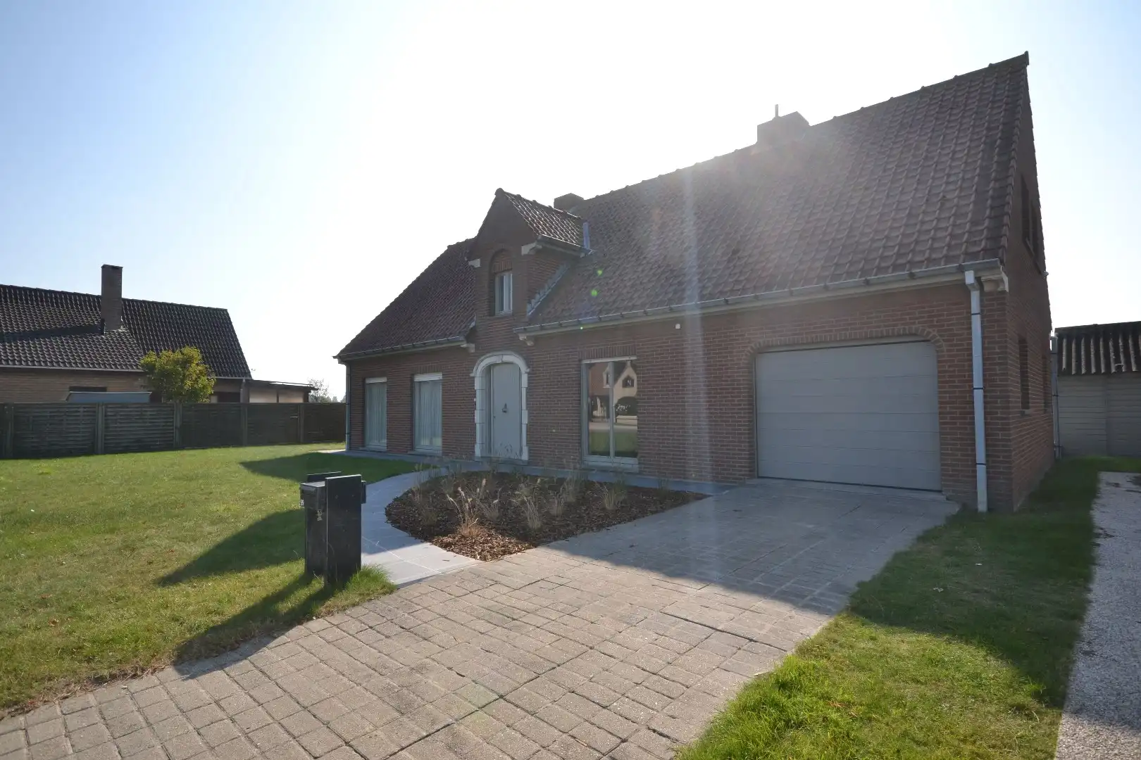 Ruim,  zonnig en rustige  gelegen villa.  foto 2