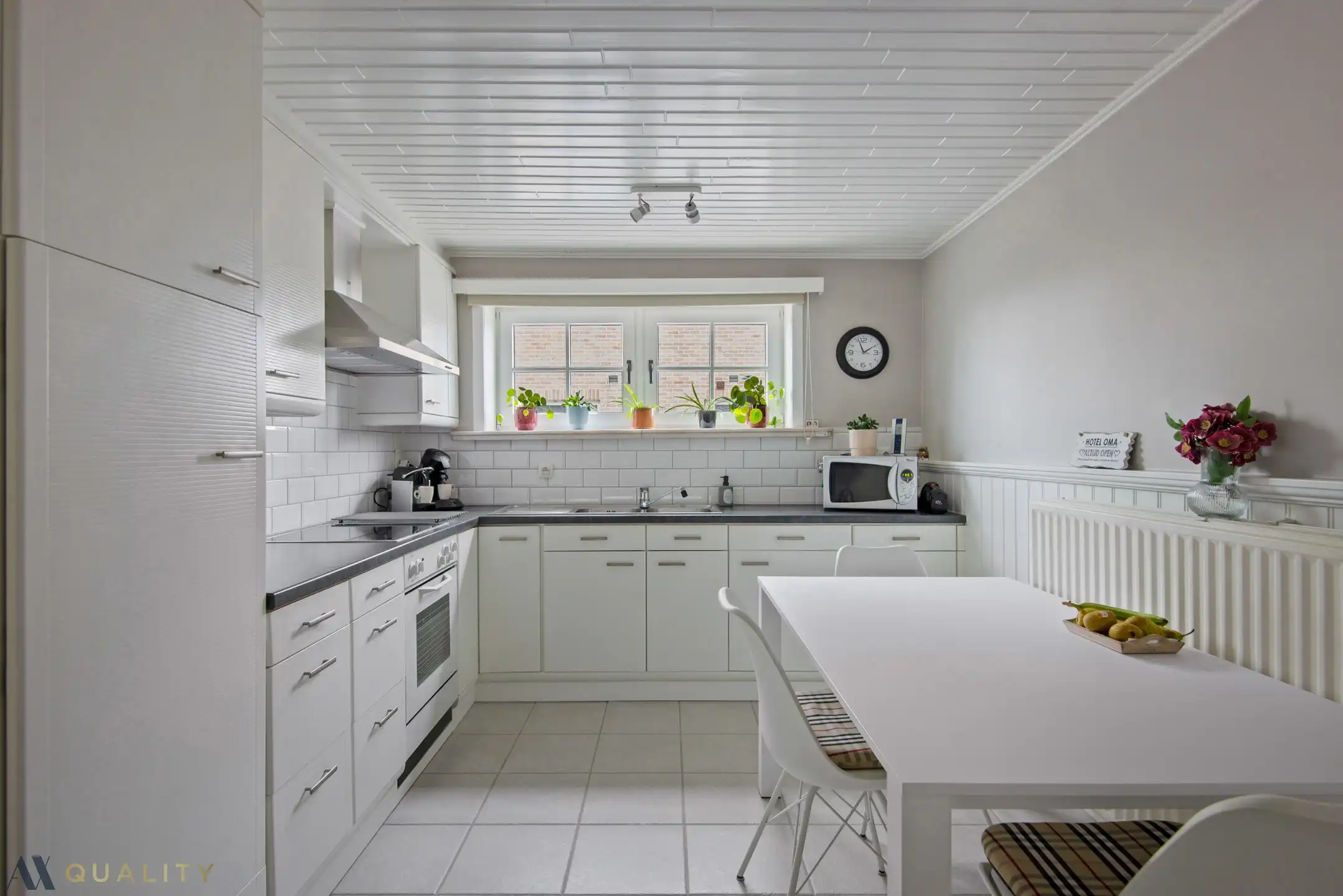 Deze instapklare ééngezinswoning met 3 slpk., ruime koer (146 m²), garage (26 m²) en diverse bergruimtes op een terrein van 301 m² foto 7