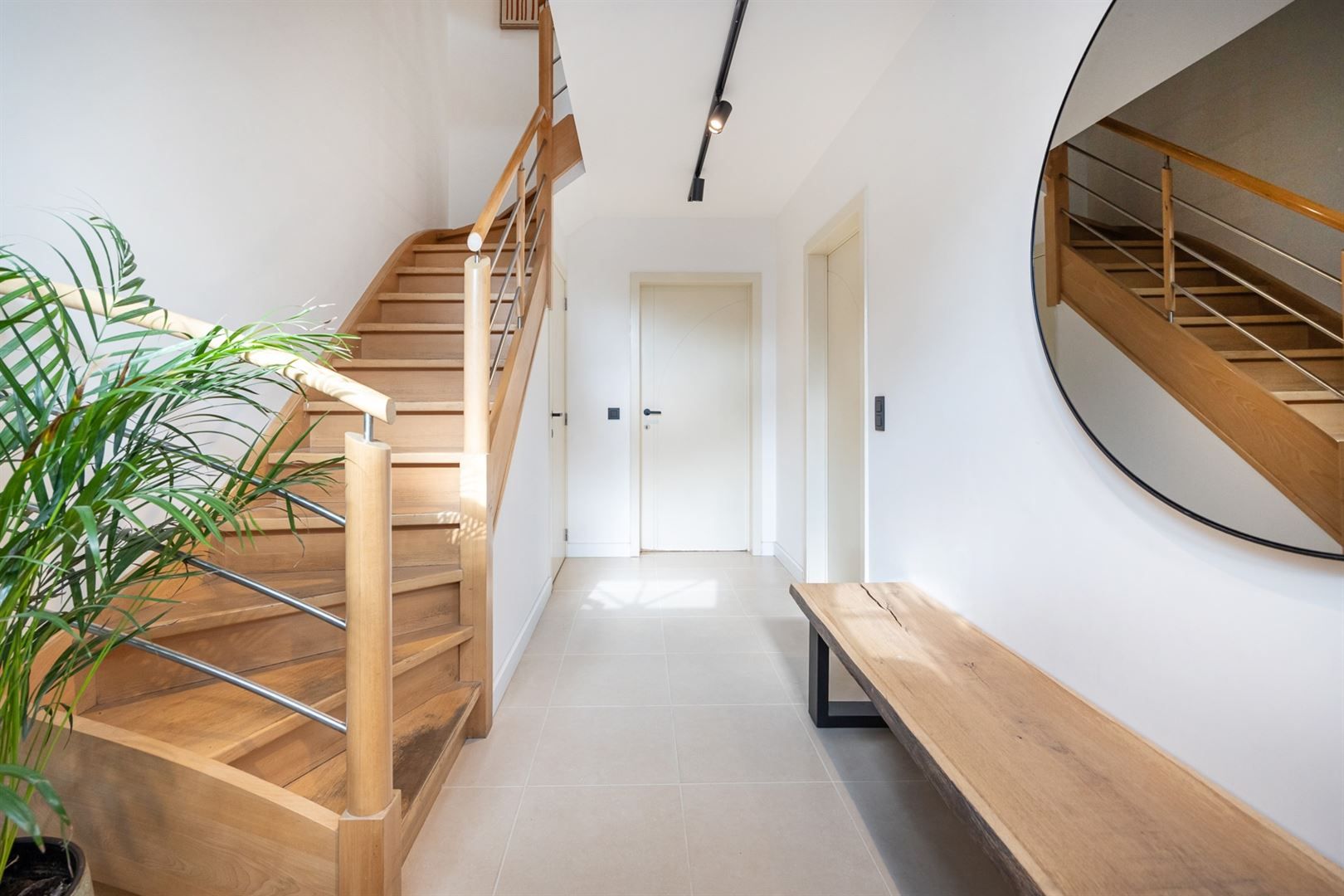 Instapklare woning met tuin en garage! foto 2