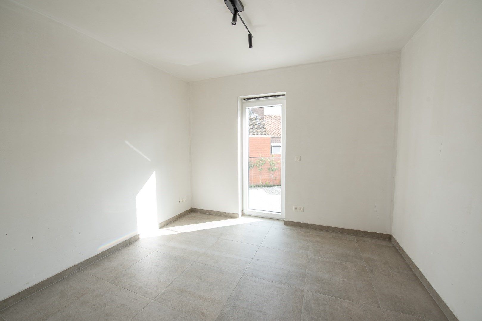 Kwalitatief afgewerkt nieuwbouwappartement TE KOOP in het hartje van Sint-Eloois-vijve!! foto 10