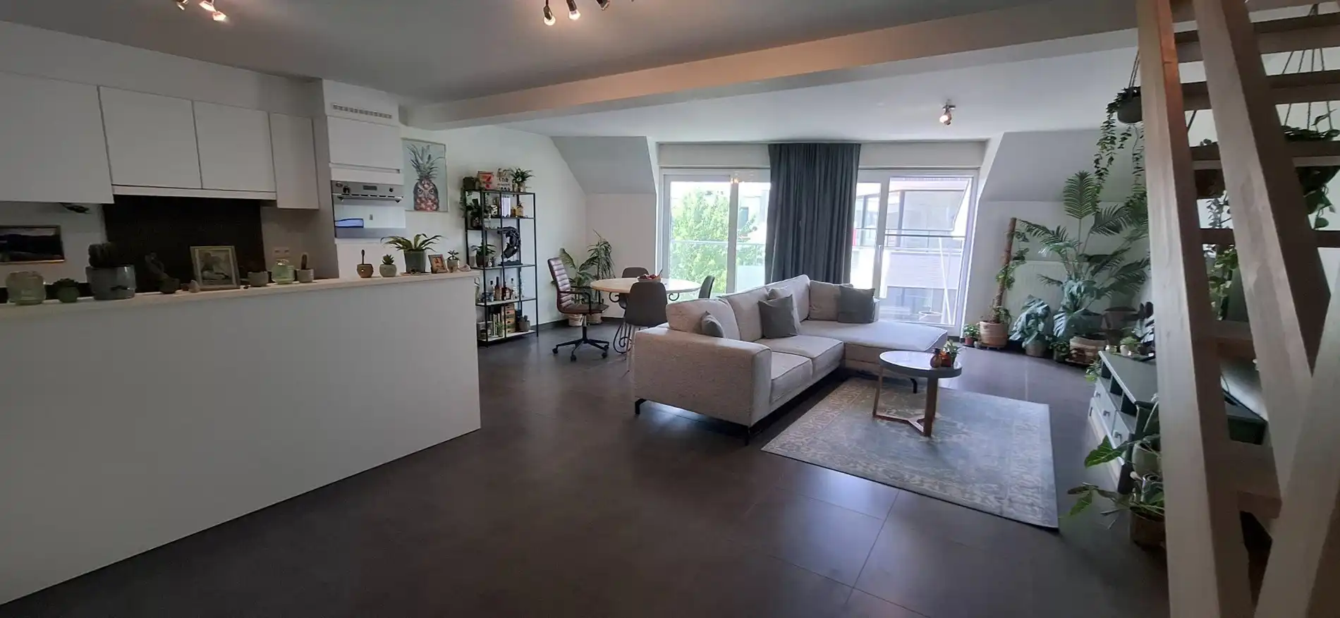 Recent en modern duplexappartement te huur in residentie Stoanplatse foto 3