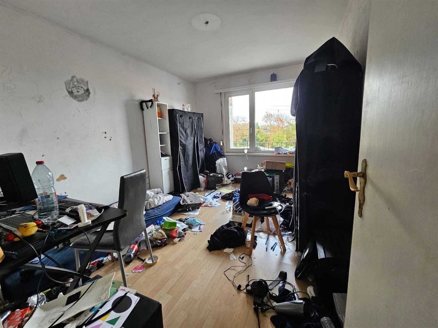 Berchem te renoveren 2-slp app op 2de verdieping foto 2