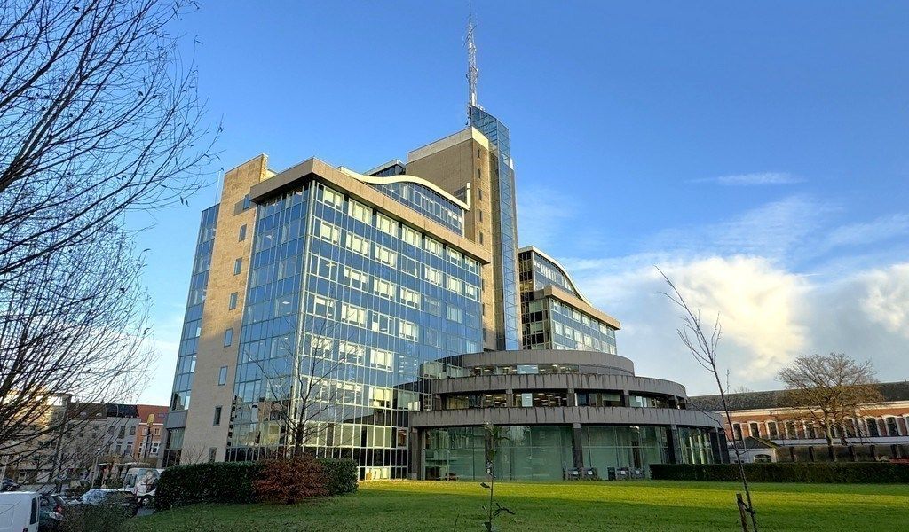 Kantoren te huur in Lieven Bauwens Building te Gent foto {{pictureIndex}}