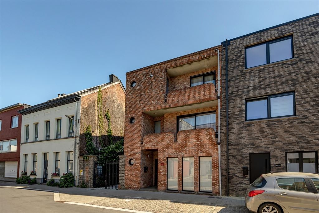 Grote jaren ’90 woning, met praktijkruimte en laag EPC foto {{pictureIndex}}