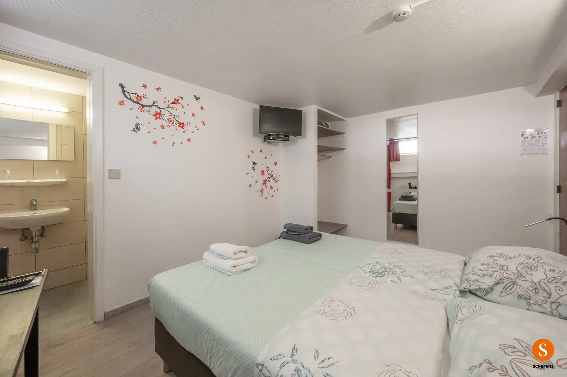TE KOOP – Verhuurde B&B met 7 kamers én privé-woonst voor uitbaters in hartje De Haan. foto 40