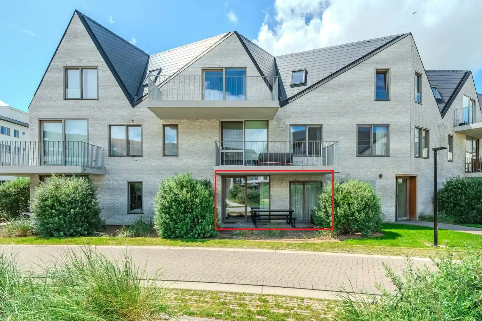 Prachtig gelijkvloers appartement met 1 slaapkamer en terras! foto {{pictureIndex}}
