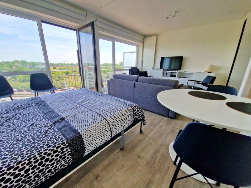 Studio op de zesde verdieping bij de duinen met zongericht terras foto {{pictureIndex}}