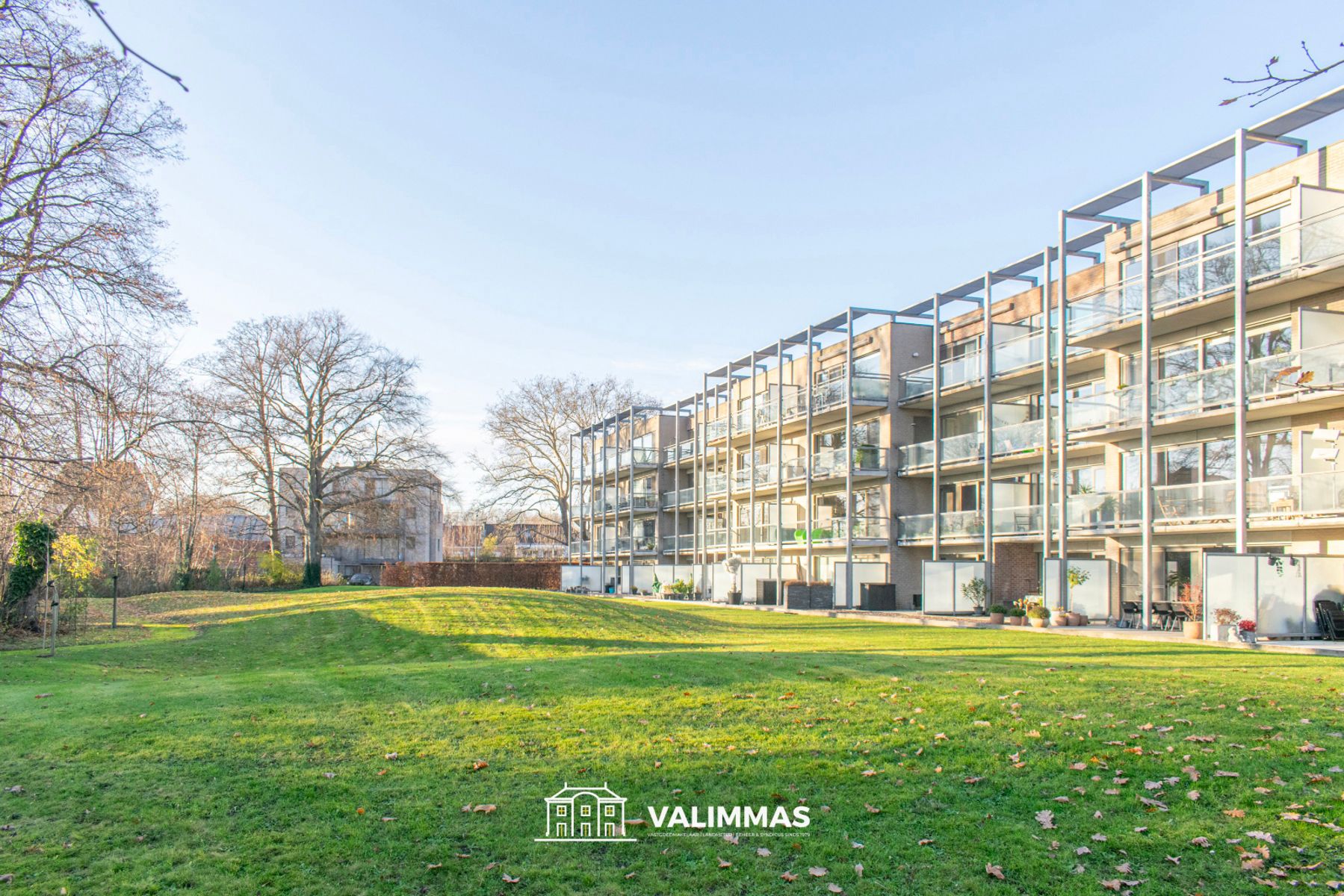 Instapklaar appartement met terras, kelder en event. garage. foto 8