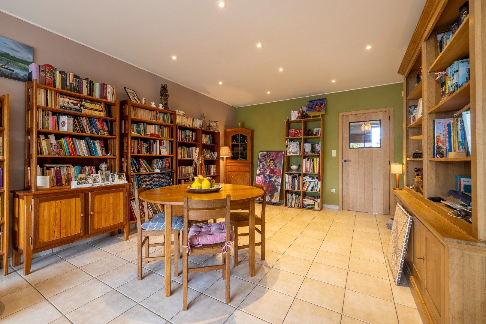Leuke, ruime woning met 3 slk, garage en tuintje foto 5
