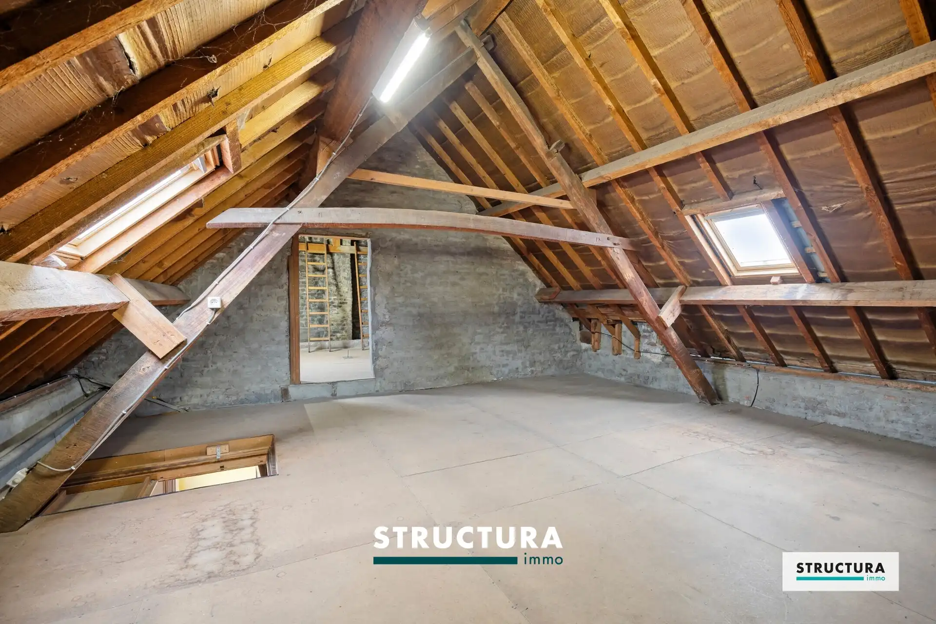 Woning met tuin en garage/atelier, gelgen in alle rust! foto 25