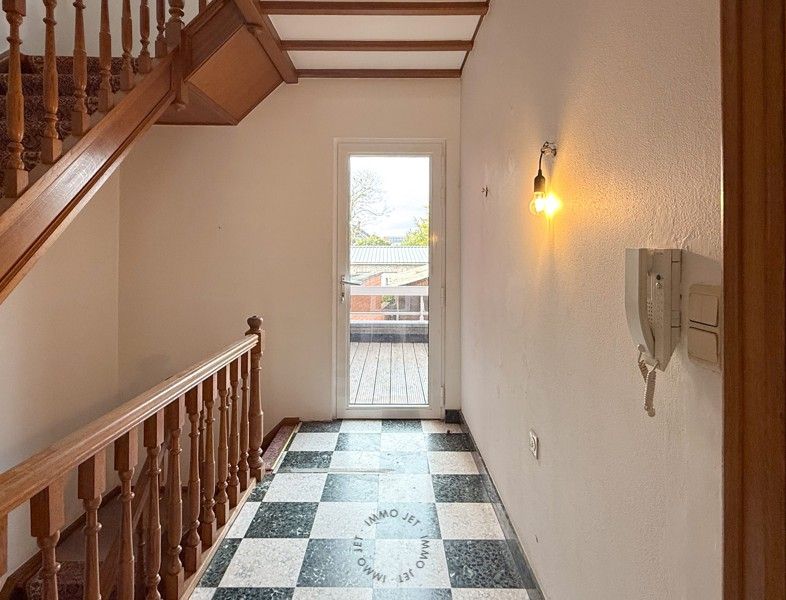 Ruim duplex appartement met 2 slaapkamers nabij centrum Beveren foto 3