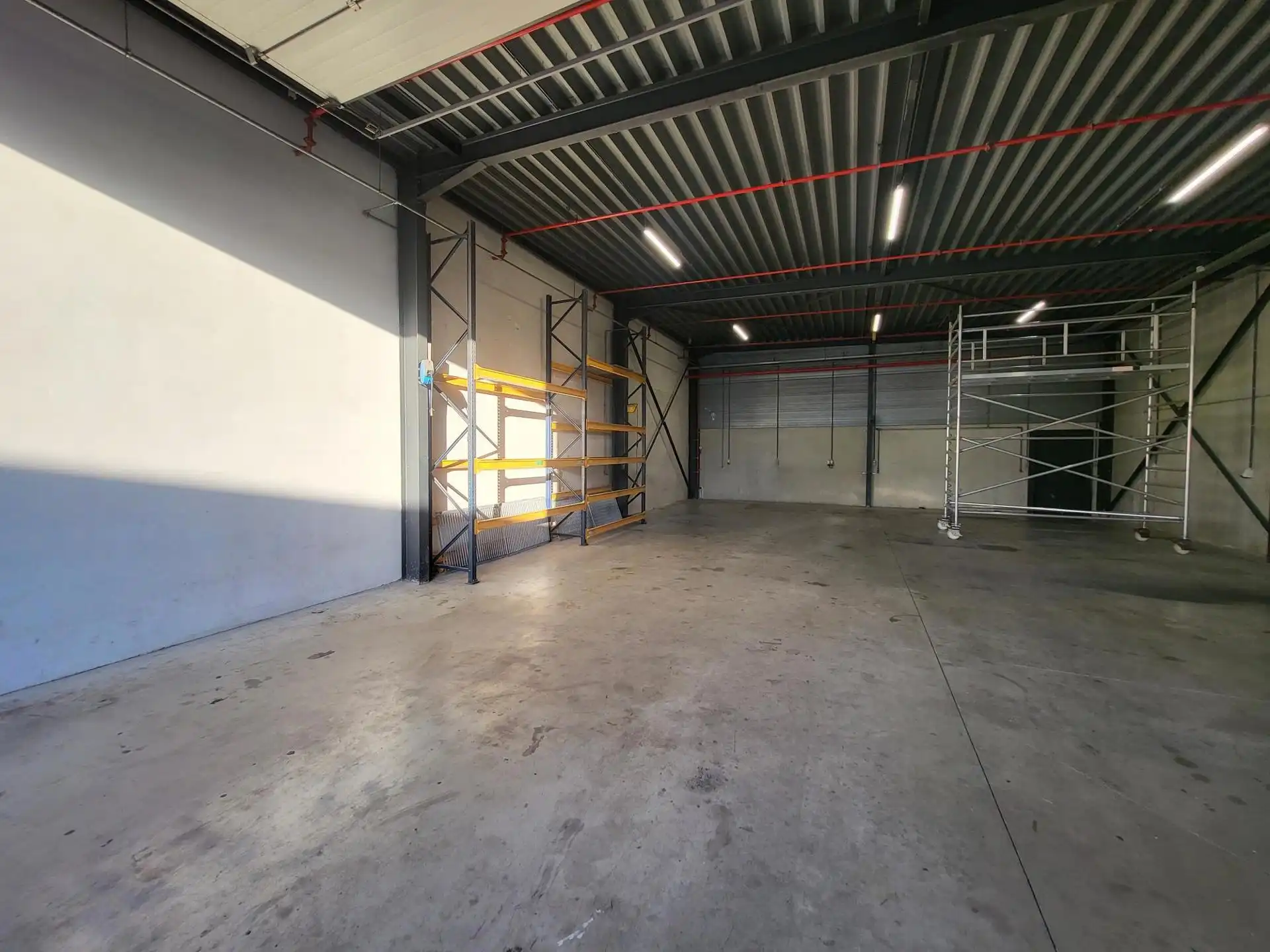 BEDRIJFSHAL  - UNIT 14 -  200 m²  foto 3