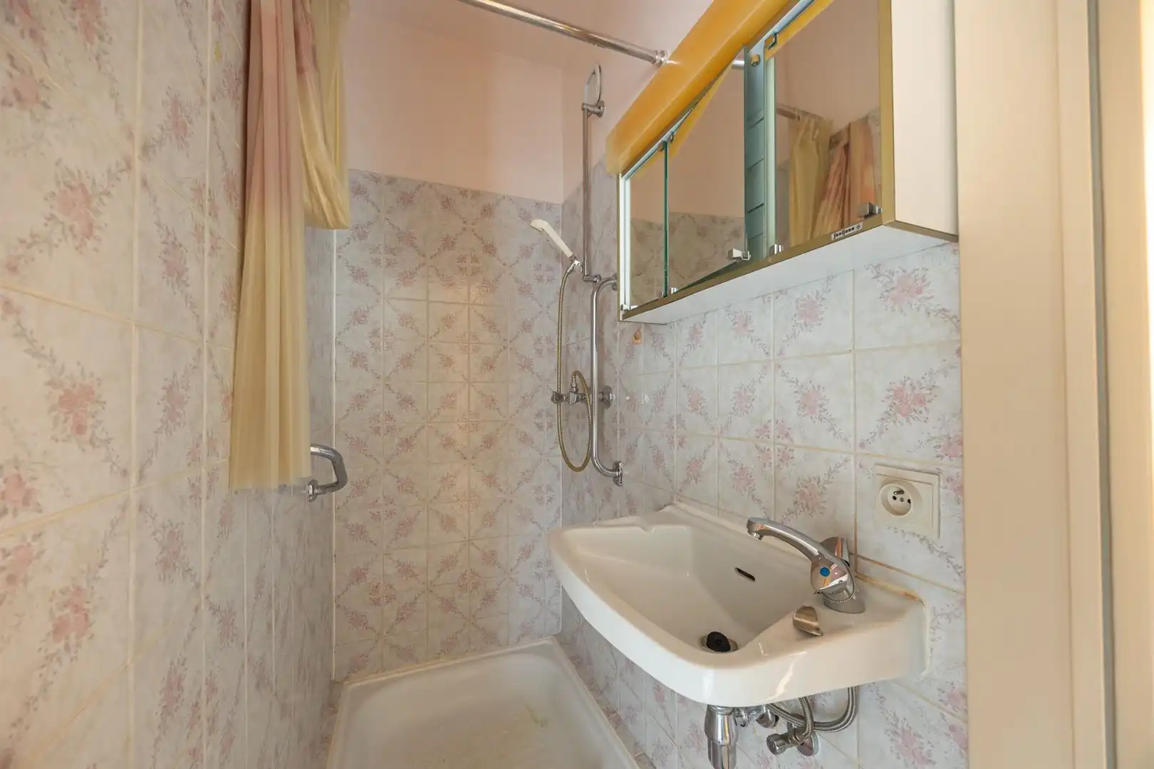 Appartement vol licht, terrassen en potentieel foto 18