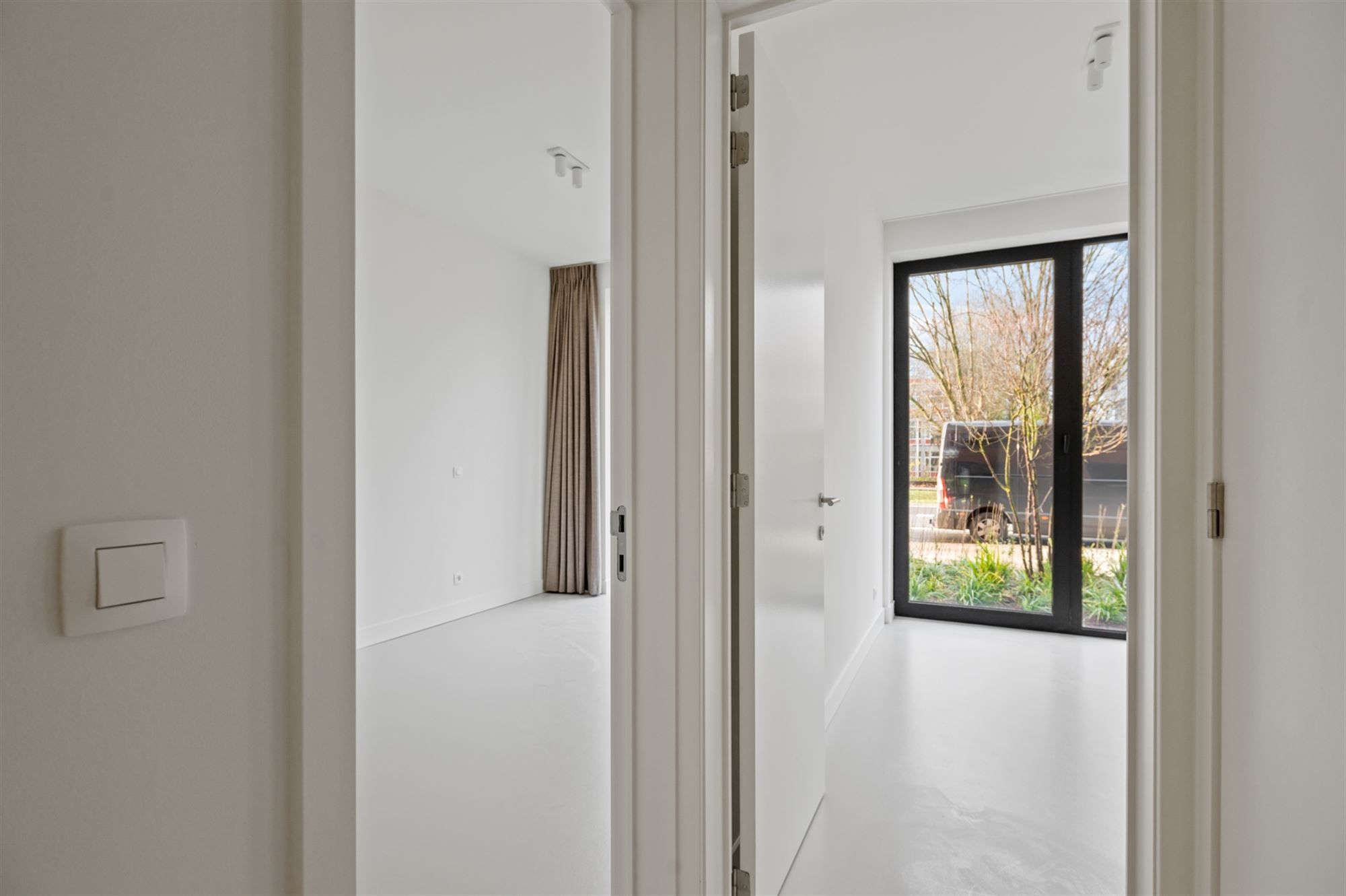 Modern 2 slaapkamer appartement met tuin en terras  foto 7