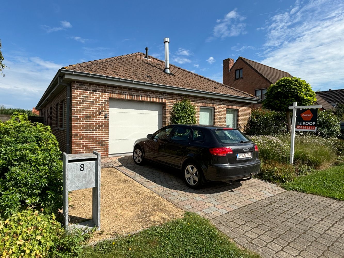 UNIEKE VRIJSTAANDE BUNGALOW op TOPLOCATIE in residentiële wijk met 3 slaapkamers en mooie TUIN! foto 1