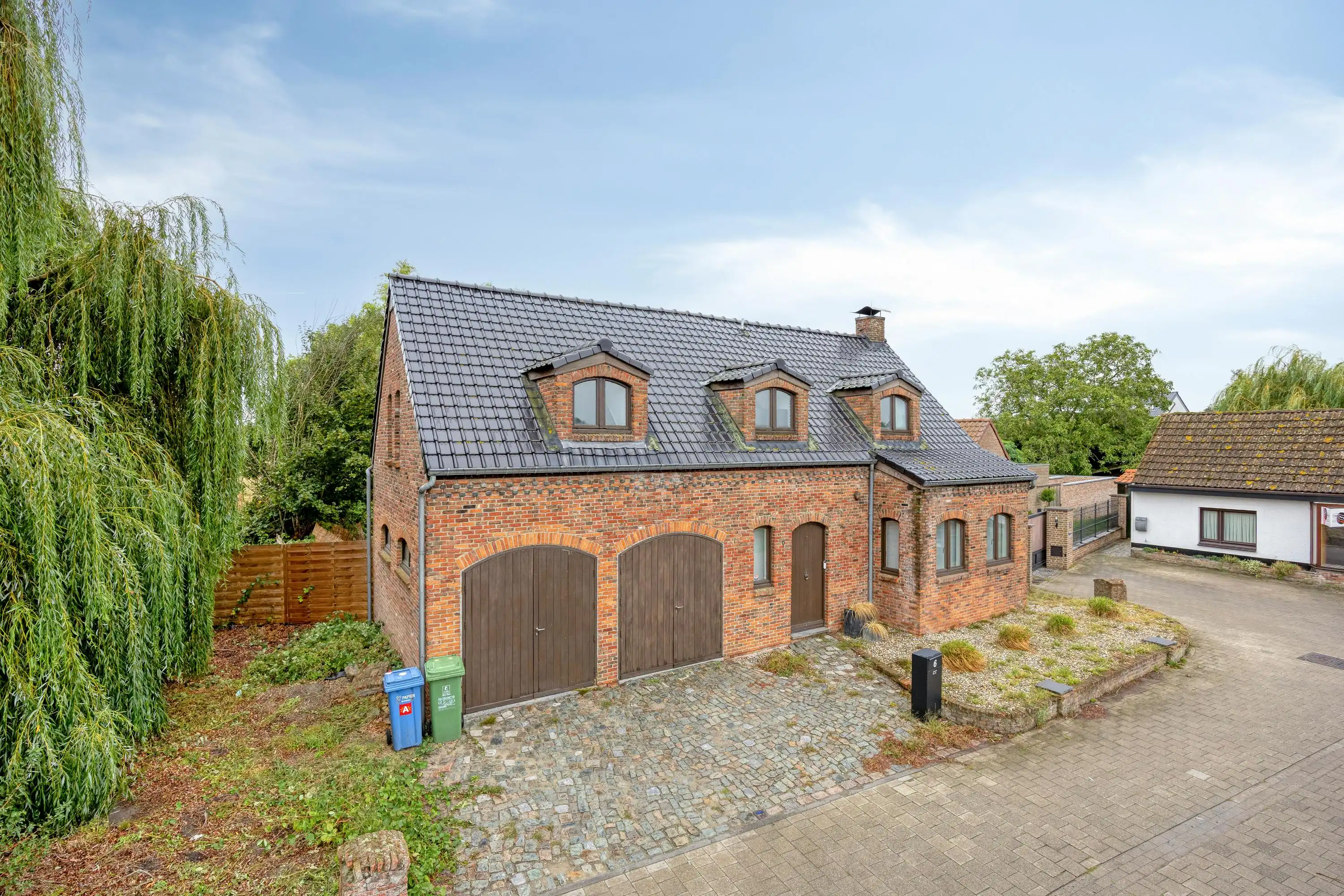 Karaktervolle woning met 3 slaapkamers te koop in Zandvliet!  foto 2