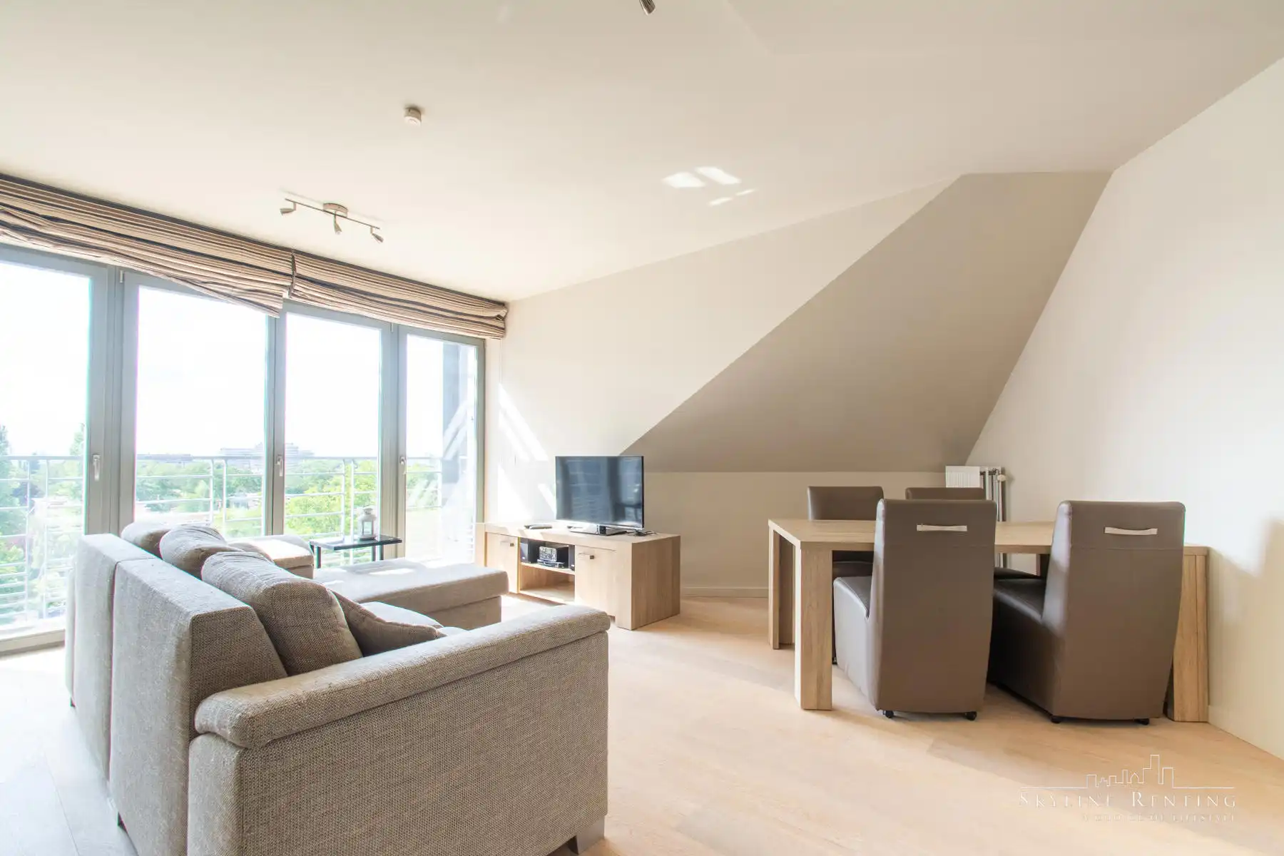 LICHTRIJK - Prachtig gemeubeld 3 slpk appartement (NATO) foto 2