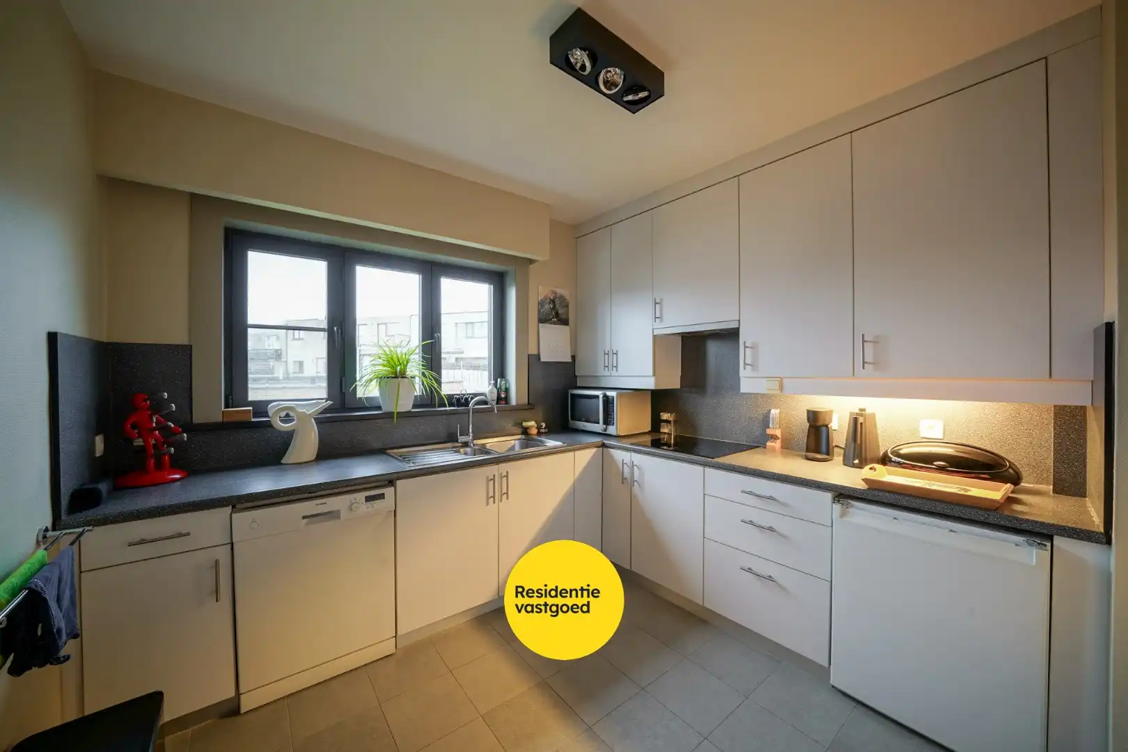 Ruime bel-étage woning met tuin en garage op rustige ligging te Bredene foto 15