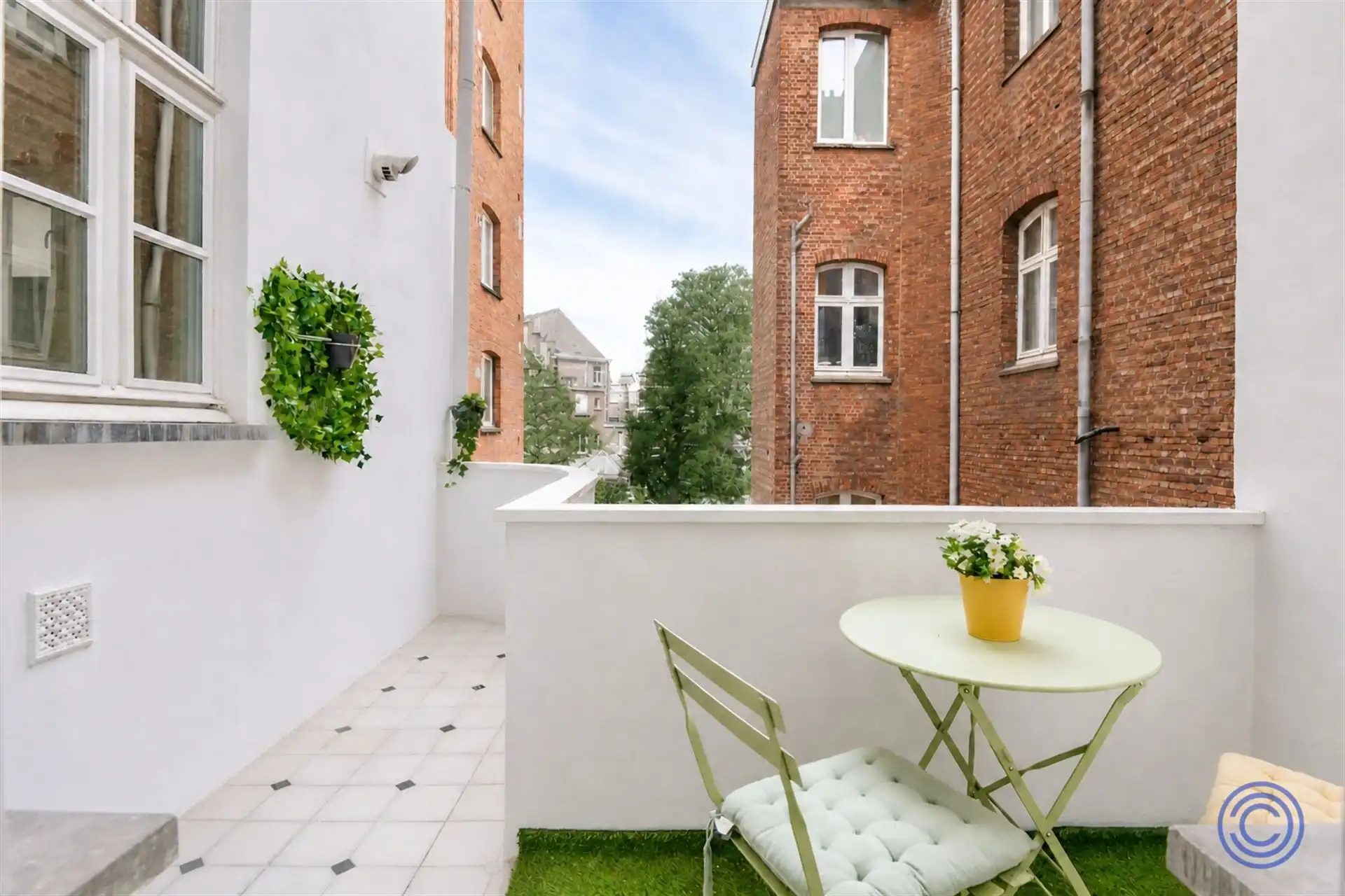 Karaktervol duplexappartement met terras in hartje Zurenborg! foto 3