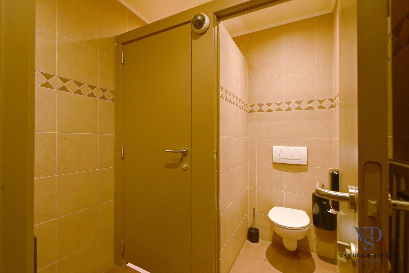 Handelspand (>300 m²) en 2 appartementen. foto 11