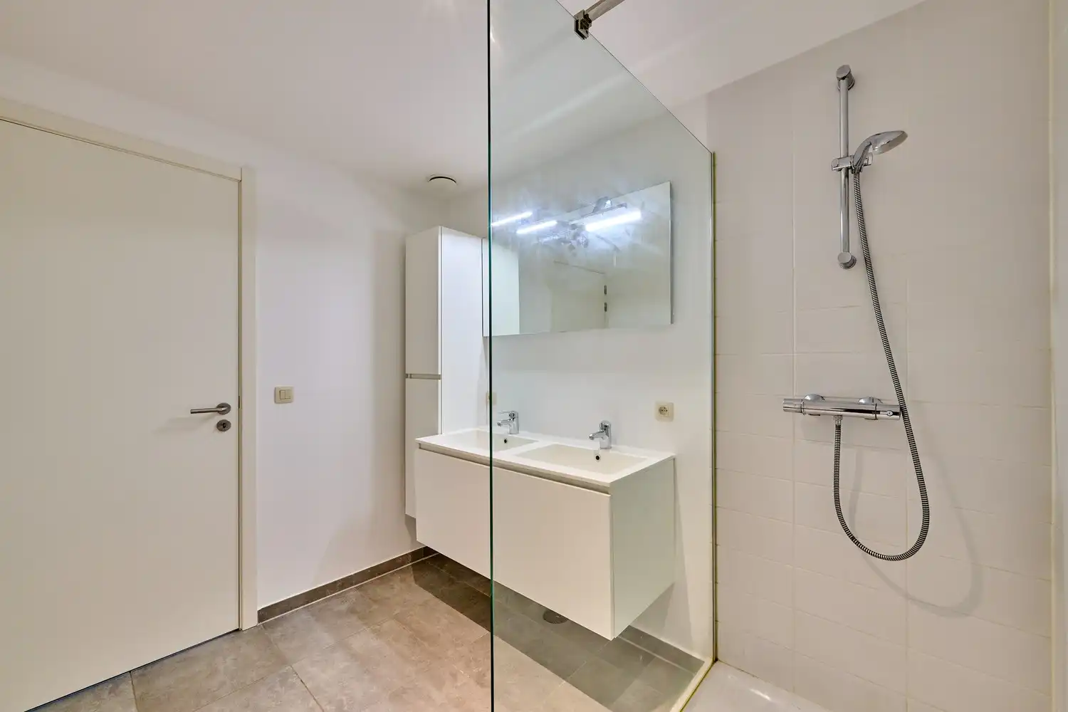 Stijlvol gelijkvloers appartement met zongerichte tuin - EPC11! foto 10