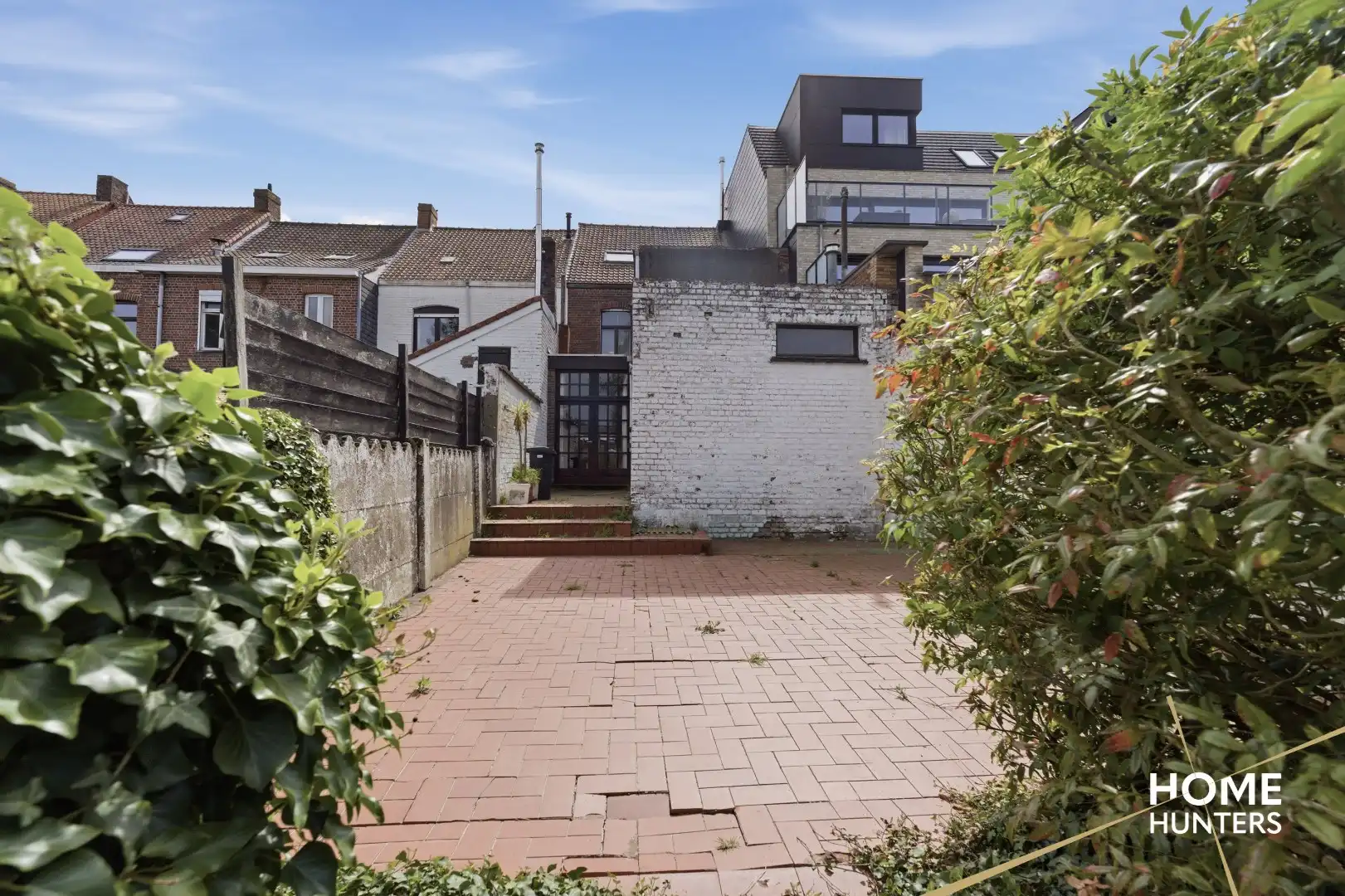 Karaktervolle te renoveren woning met 4 slaapkamers en ruime tuin te Ieper foto 26