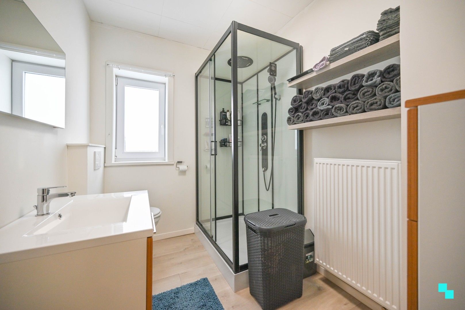 Ruime, gerenoveerde woning nabij centrum Oostrozebeke foto 25