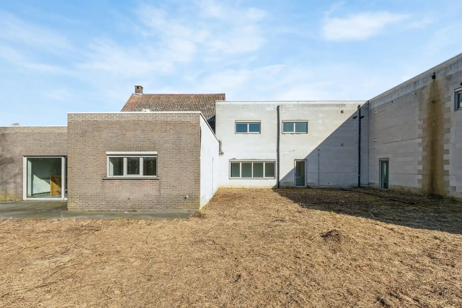 Veelzijdig kantoorgebouw met ruime parking op 2433 m² foto 20