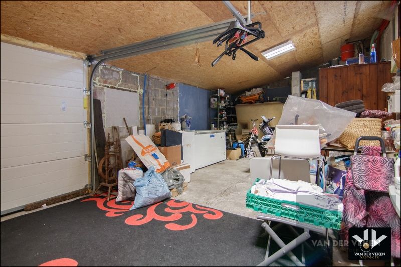 RUIME, GOED ONDERHOUDEN WONING MET 3 SLPK NABIJ TONGEREN-CENTRUM foto 13