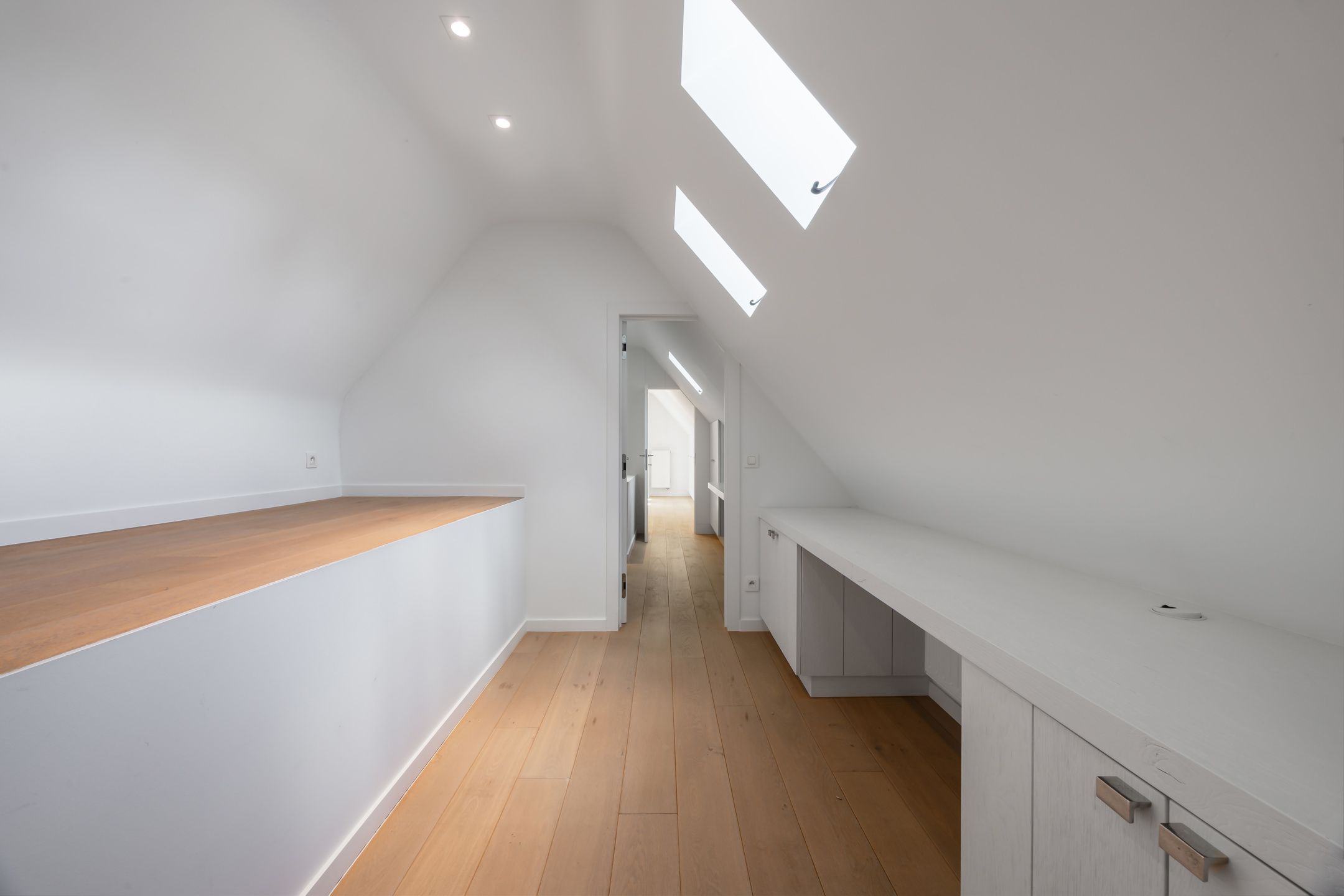 Luxe afgewerkte penthouse met groot zonneterras foto 28
