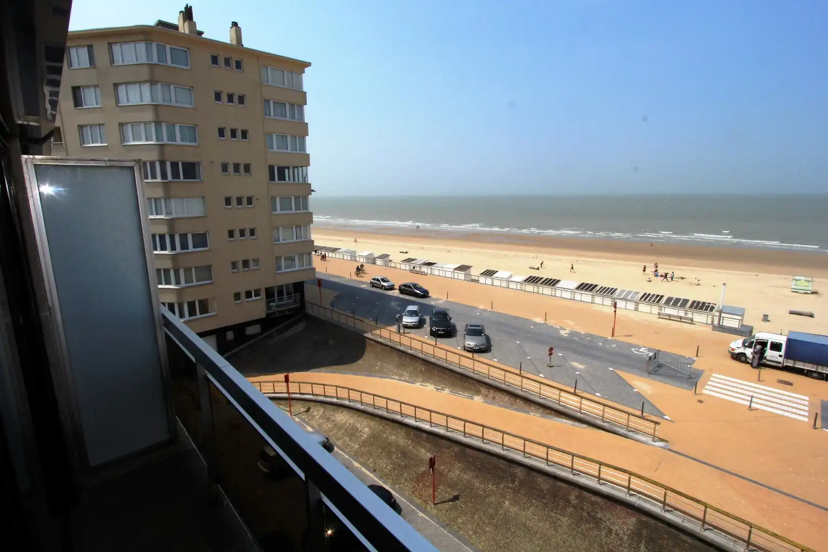 TE RENOVEREN 2 SLPK APP MET ZICHT OP ZEE – MOGELIJKHEID GARAGE foto 3