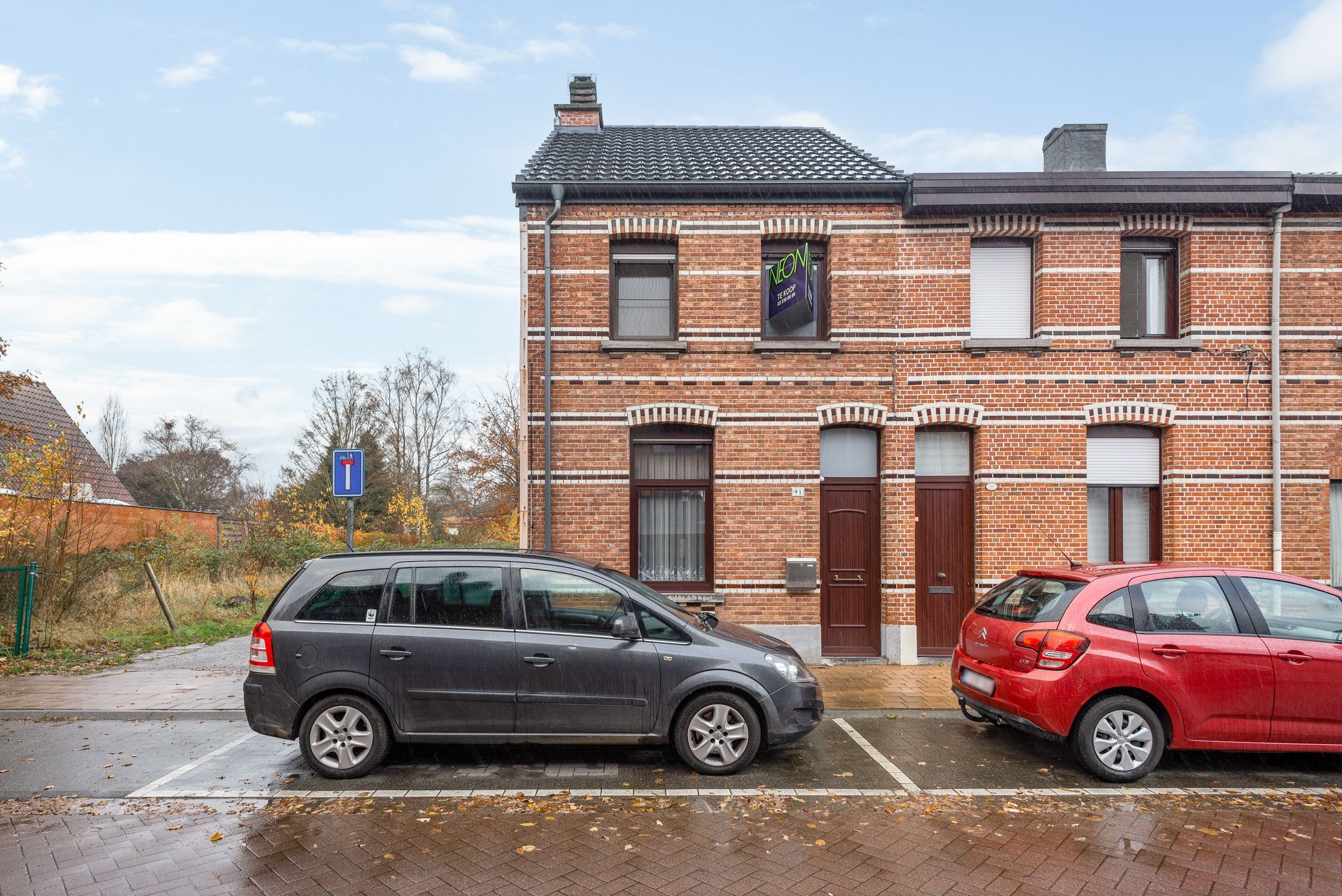 Hoofdfoto van de publicatie: Halfopen woning met grote garage vlakbij centrum Kapellen !