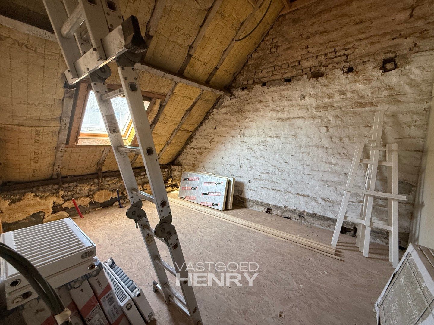 Verder af te werken vier slaapkamer woning met tuin en garage  foto 19