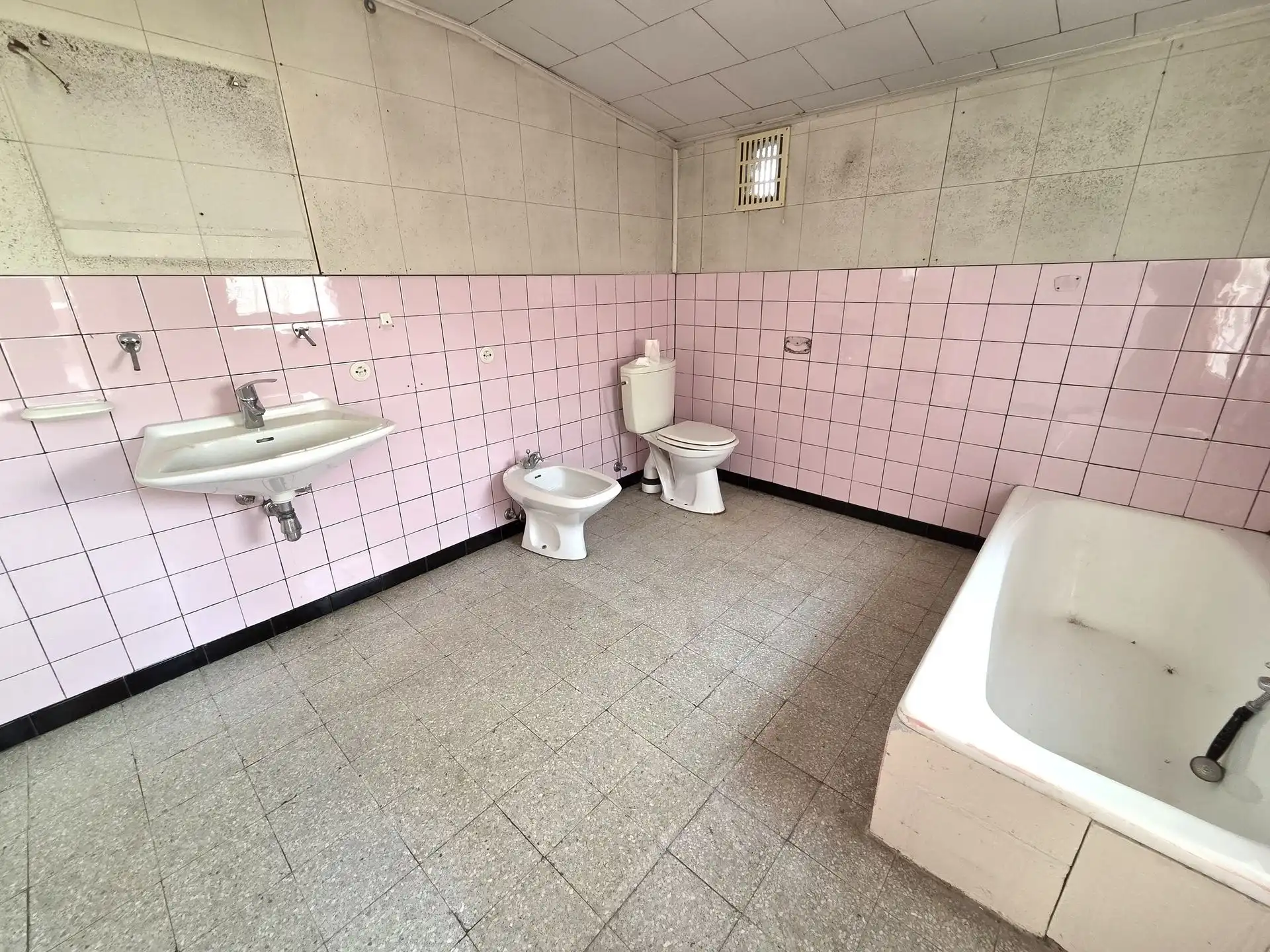 Vrijstaande woning met 4 slks op een perceel van 3135m² met mooi groen verzicht. Toplocatie! foto 6