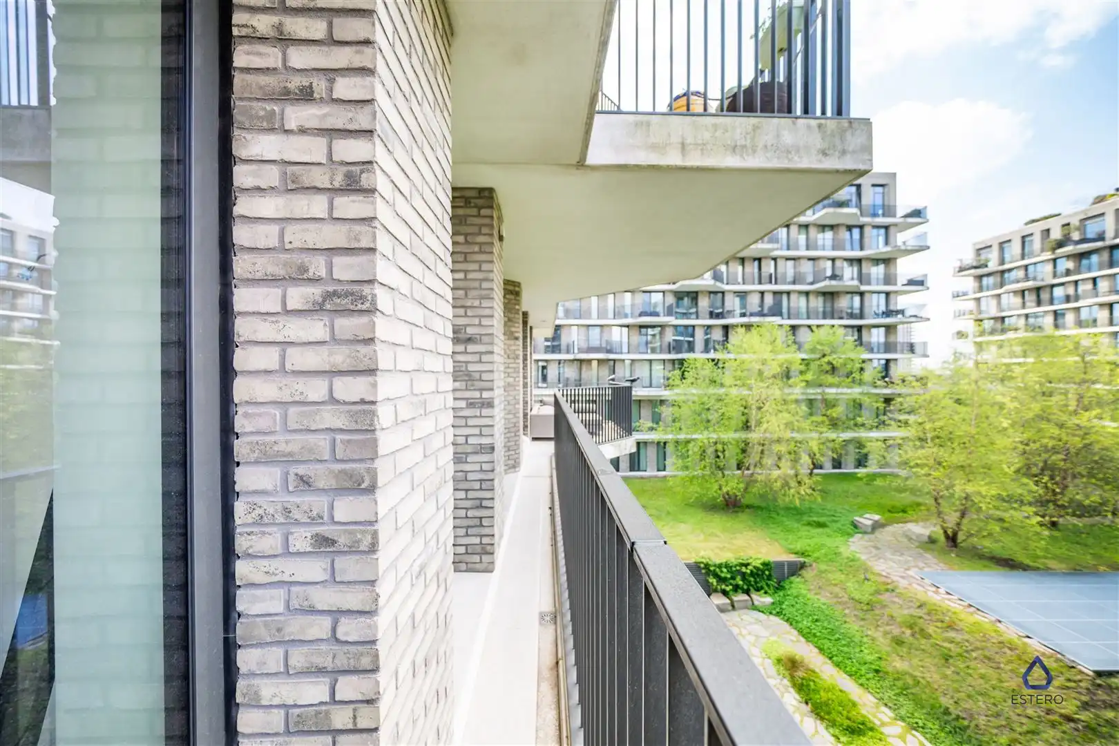 Modern en gemeubeld appartement met zonnig terras  foto 10