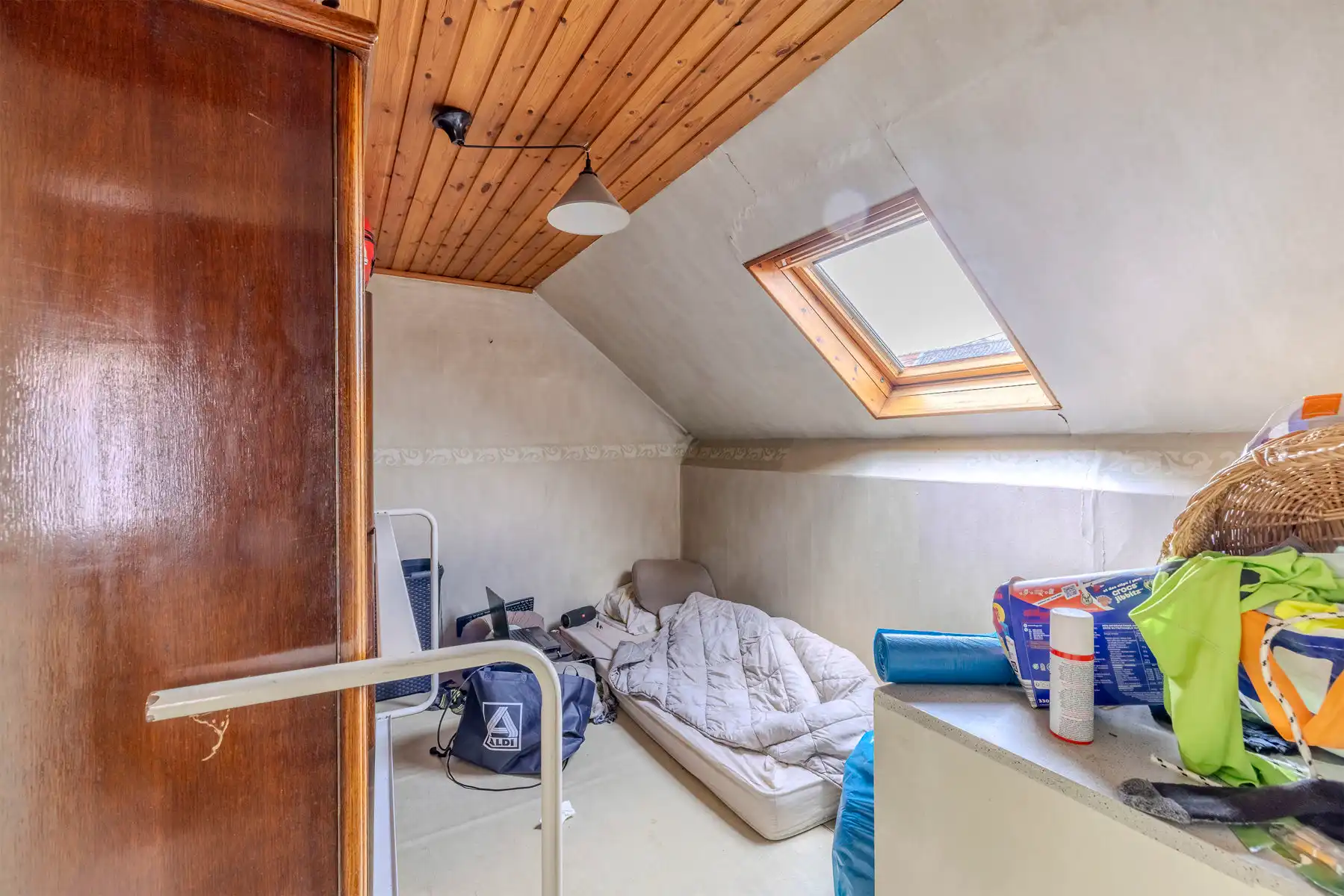 Volledig te renoveren woning met 2 slpks en garage op 540m2 foto 11
