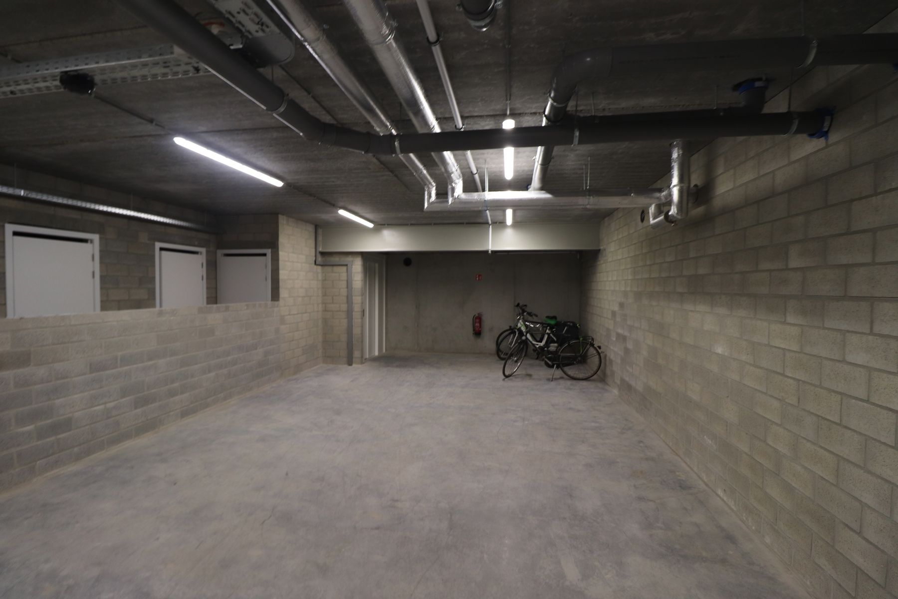 Prachtig nieuwbouwappartement op de bovenste verdieping met 2 terrassen, autostaanplaats en berging. foto 17