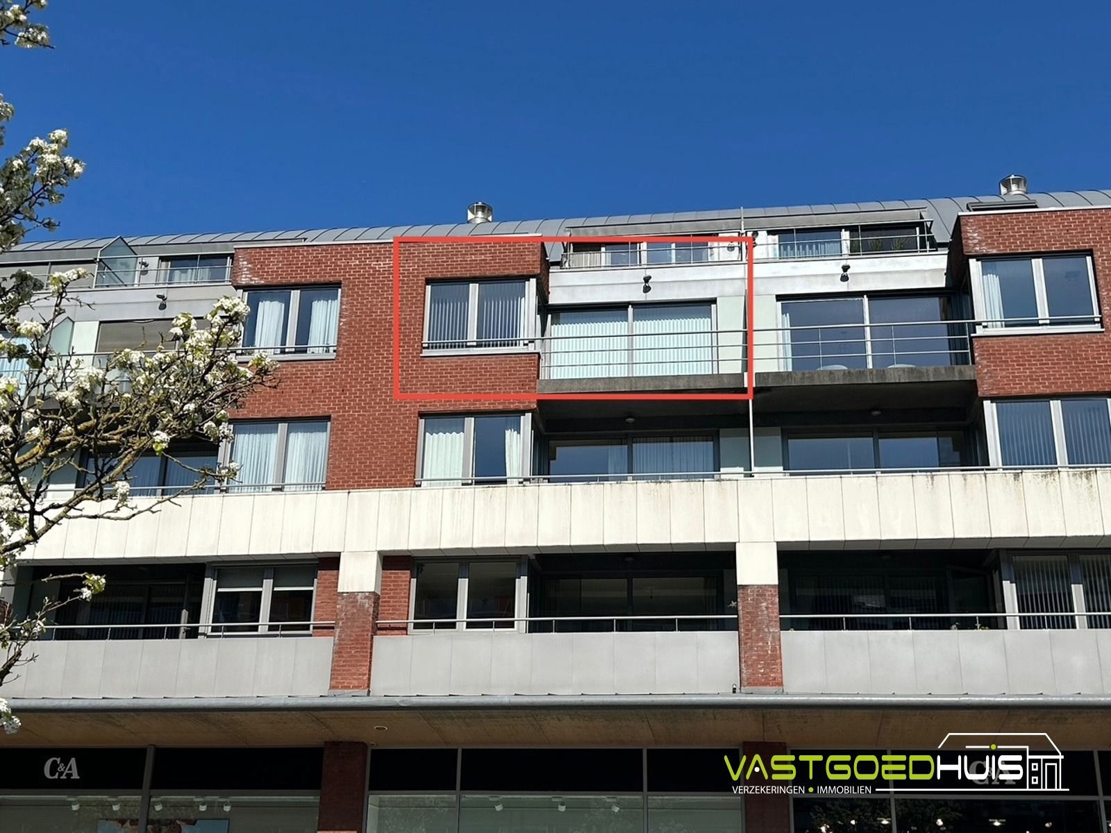 Prachtig appartement met terras, garage en autostaanplaatsen foto 3