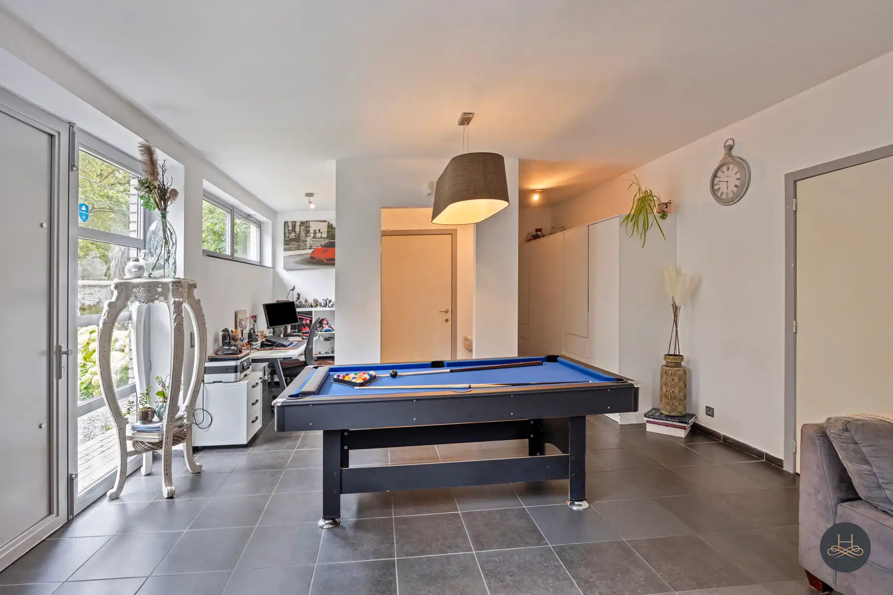 Imposante ruime villa met zwembad en een prachtige tuin foto 23