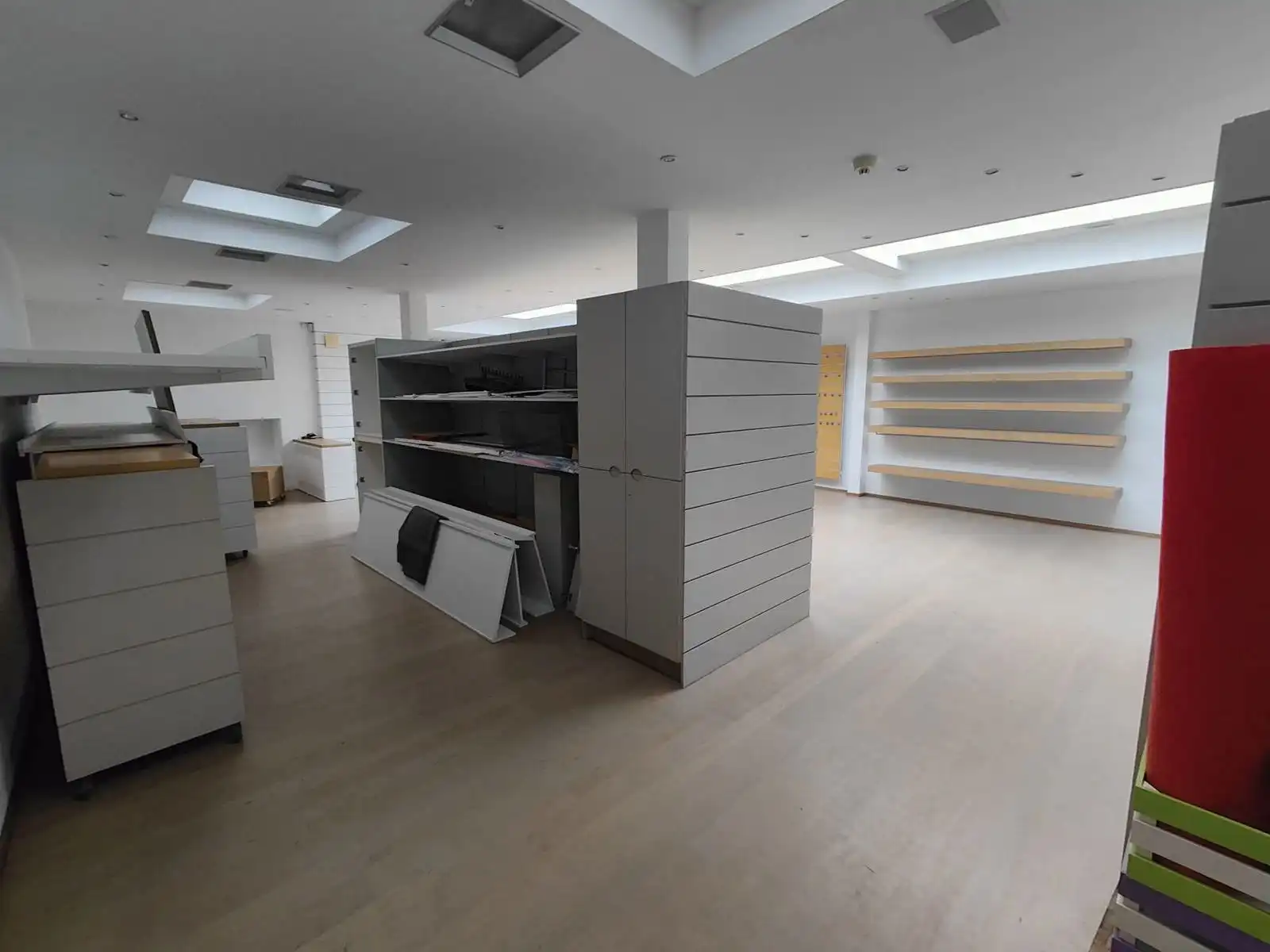 Titel: Commercieel gelijkvloers op toplocatie in het hart van Beveren foto 6