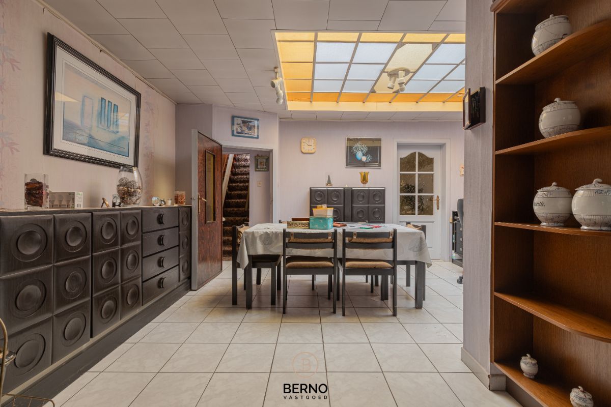 Renovatiewoning met garage en mooie tuin foto 2