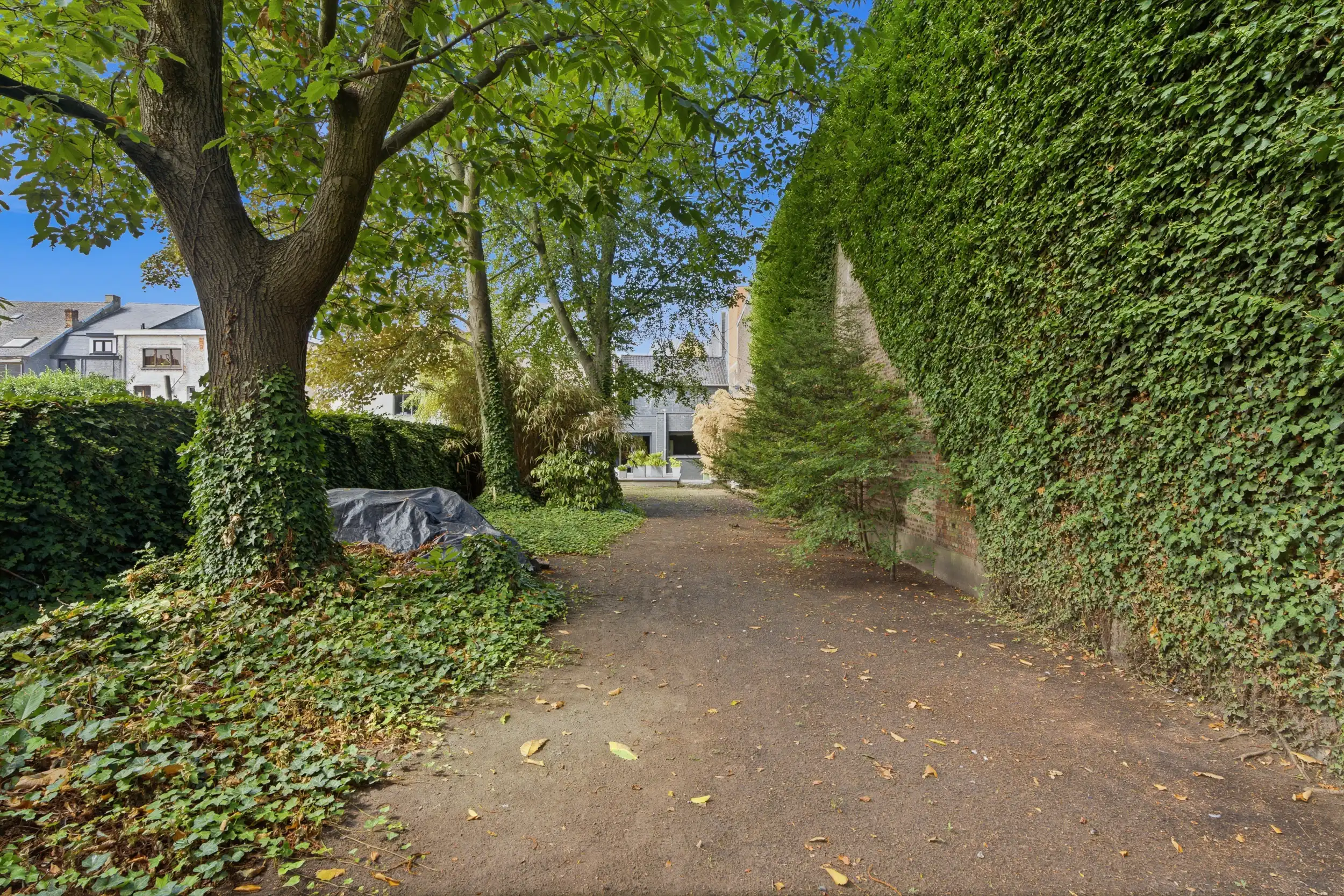 Uniek handelspand met duplex app. en tuin in hartje Wetteren foto 24